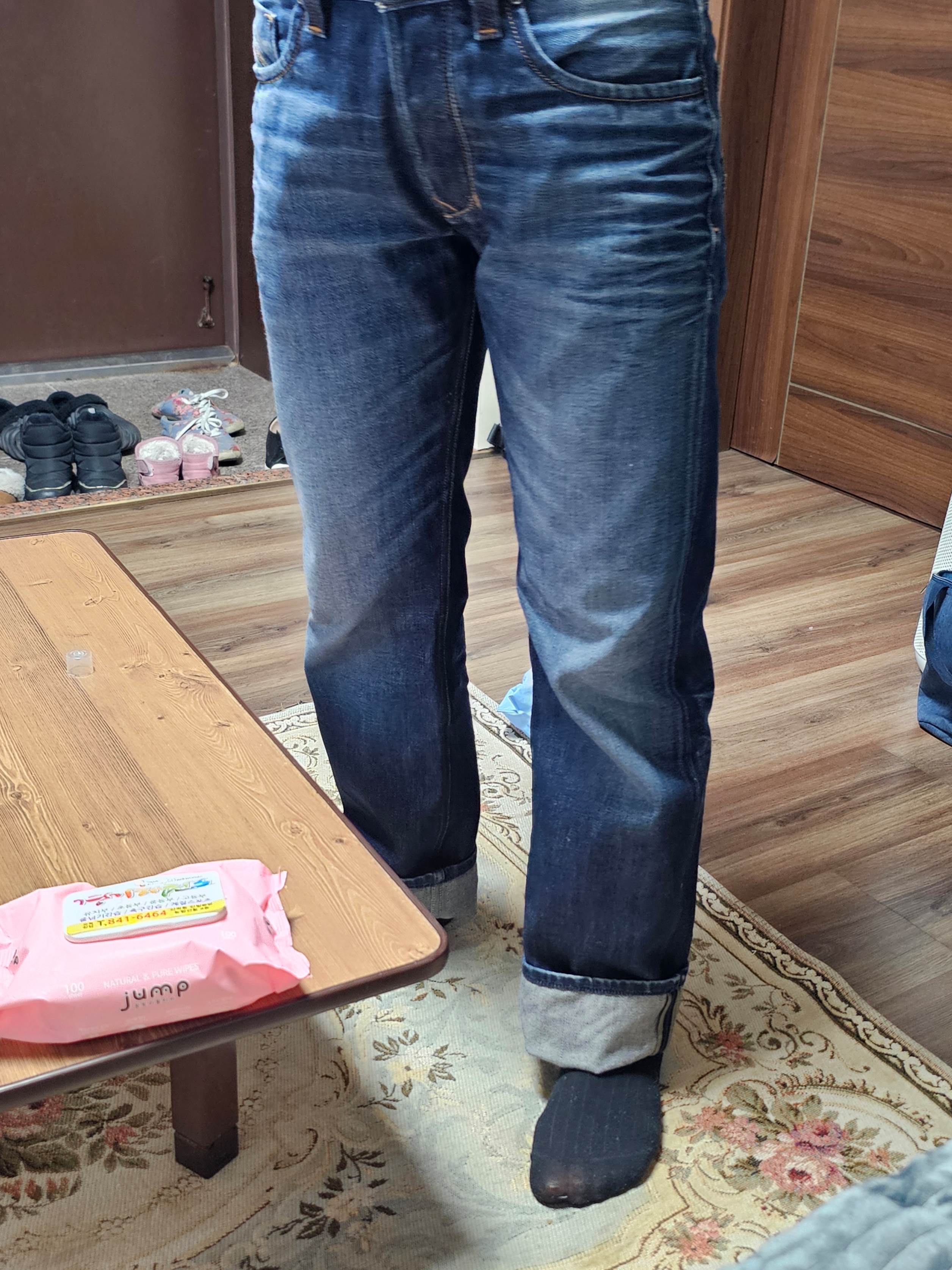 Diesel 1985 Larkee 009zs Regular Jeans Dark Blue 착용 스타일 - 2