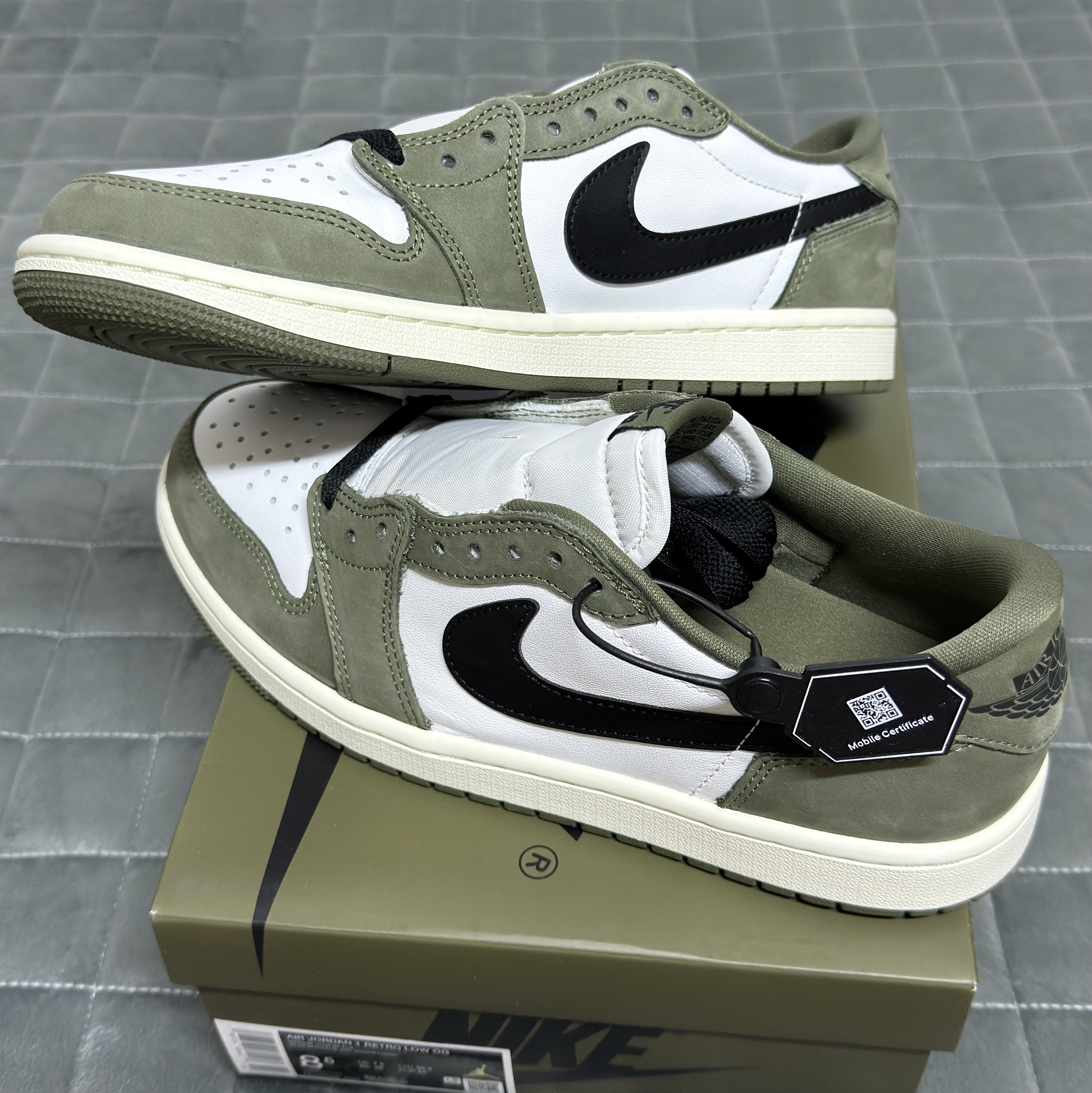 Jordan 1 Retro Low OG Medium Olive and Summit White 착용 스타일 - 2