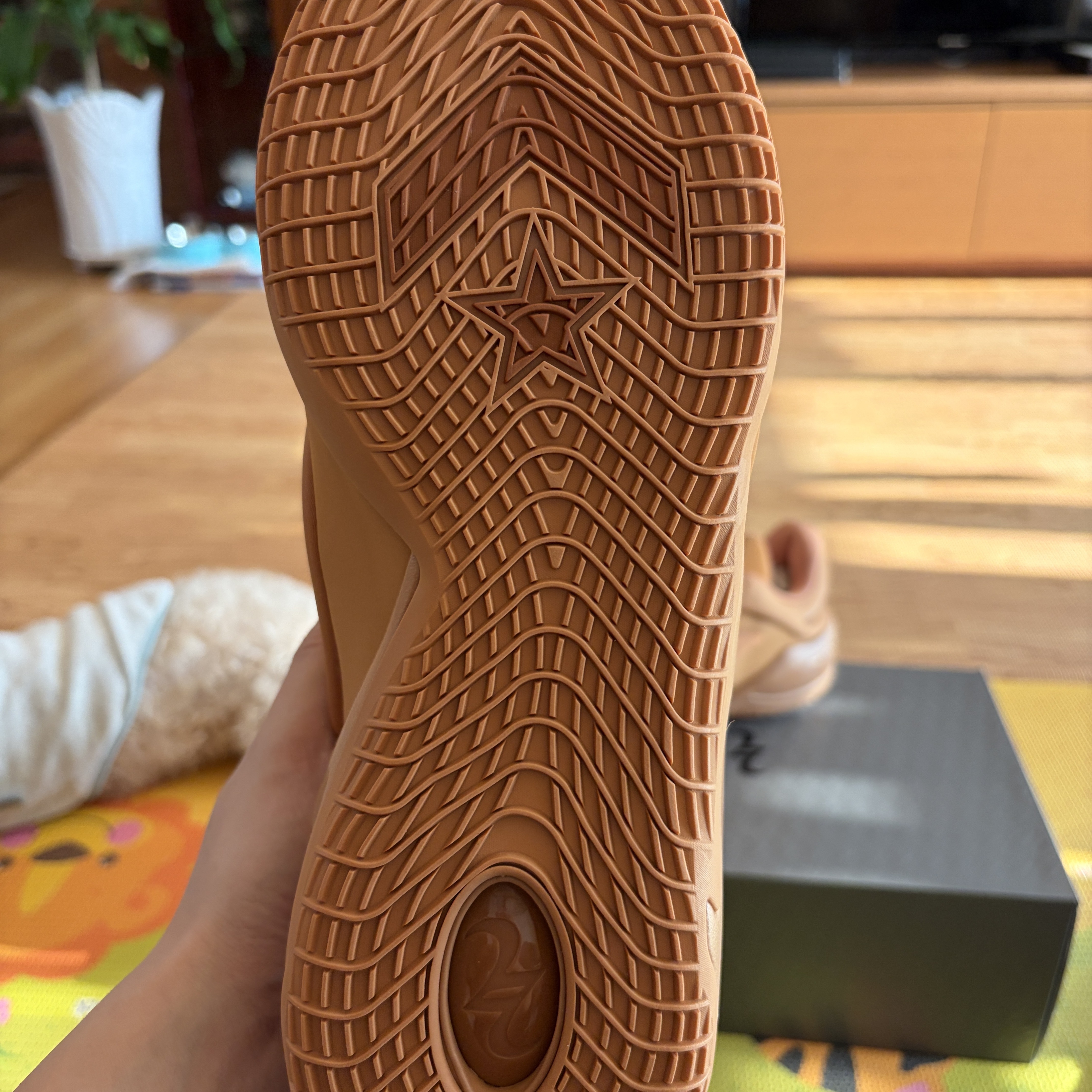 Converse x Shai 001 Hail Clay 착용 스타일 - 6