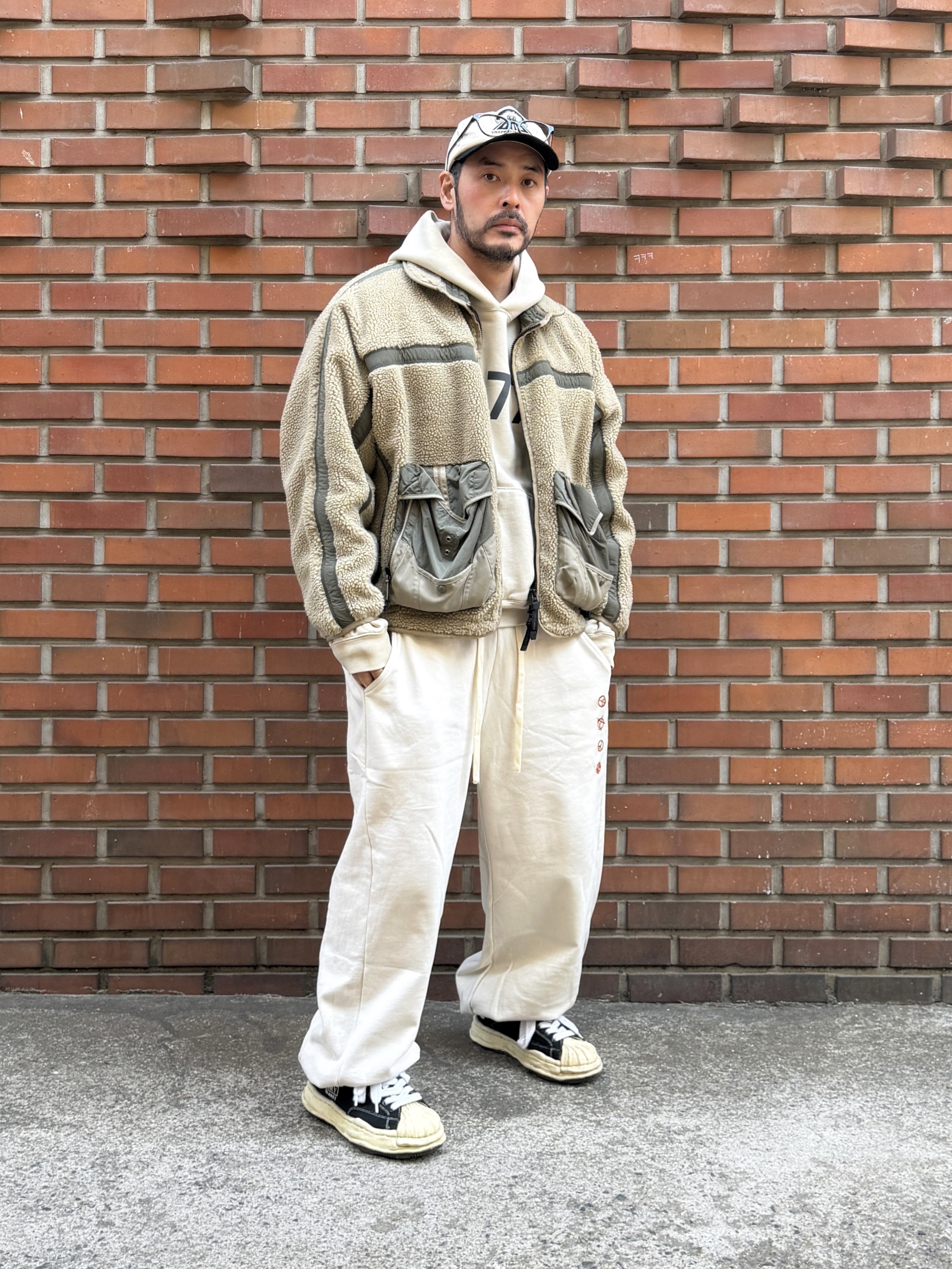 Maison Mihara Yasuhiro Blakey VL OG Sole Canvas Low-top Sneakers Black, Essentials 1977 Hoodie Wheat - 22SS 착용 스타일 - 2