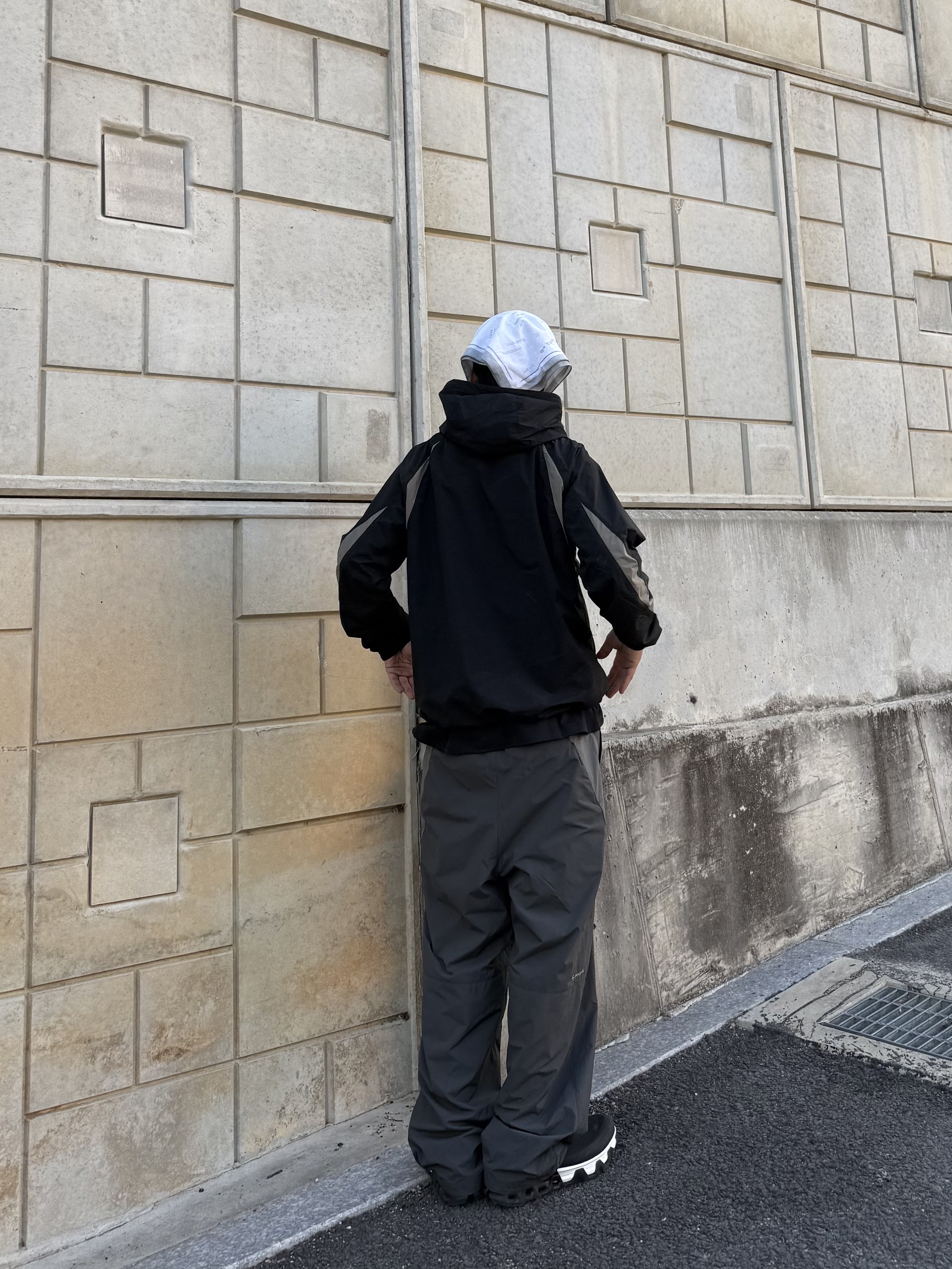 On Running x Post Archive Faction (Paf) Cloudmonster Hyper Black 착용 스타일 - 7