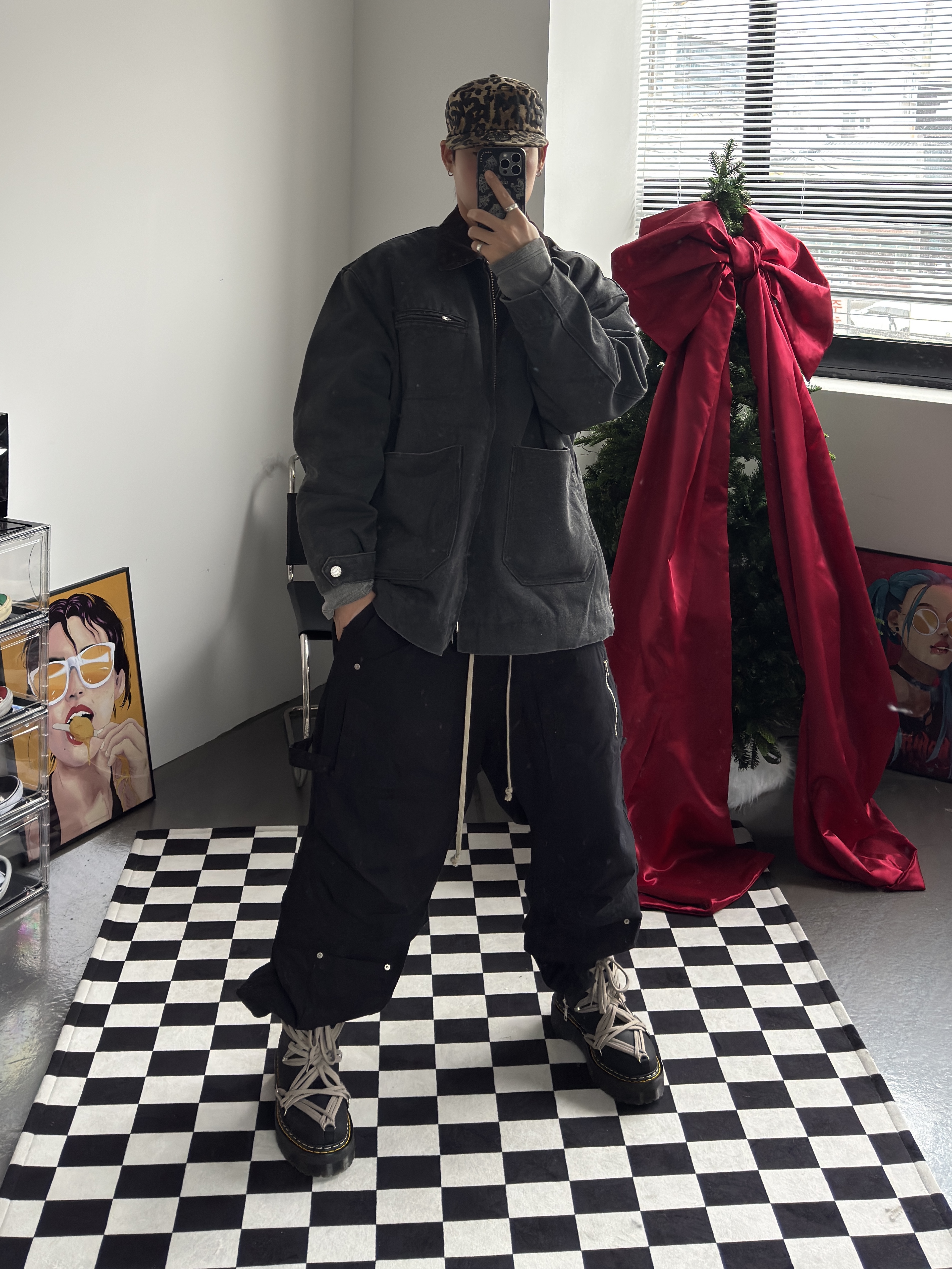 Dr. Martens x Rick Owens 1460 Quad Sole Mega Lace Boots Black 착용 스타일 - 3