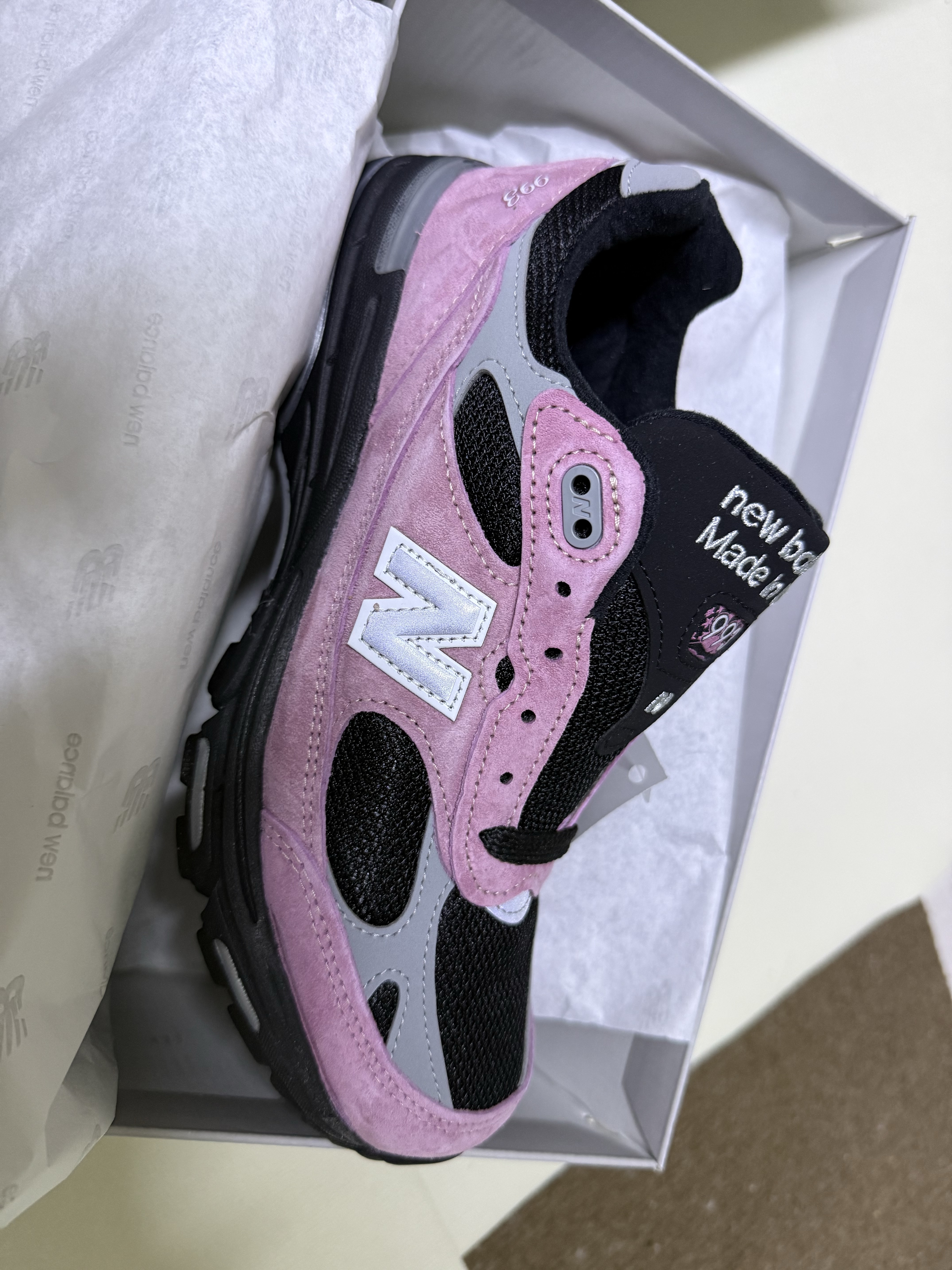 New Balance 993 Made in USA Pink Taffy 착용 스타일 - 2
