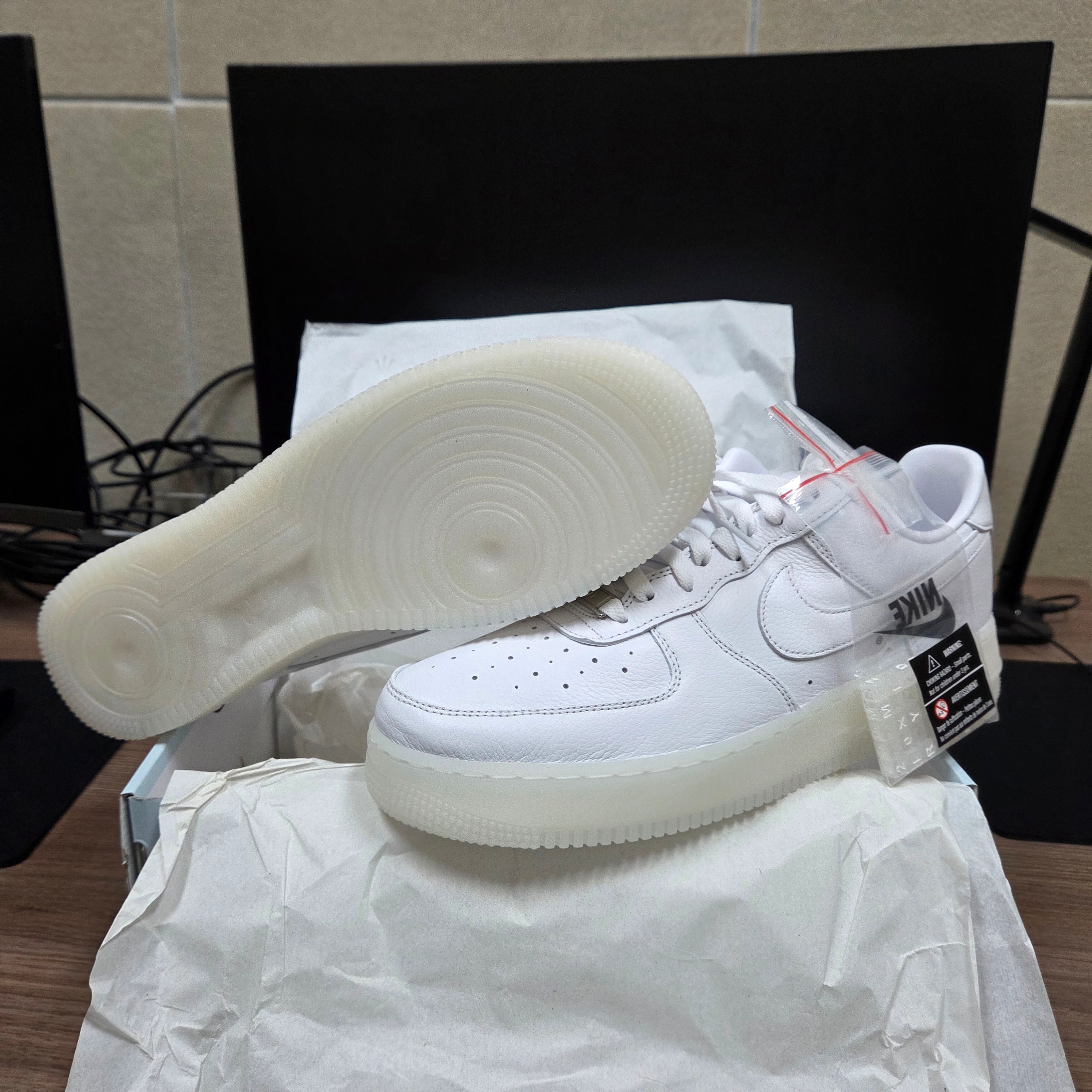 Nike x Drake Nocta Air Force 1 Low SP Certified Lover Boy White Cobalt Tint 착용 스타일 - 1