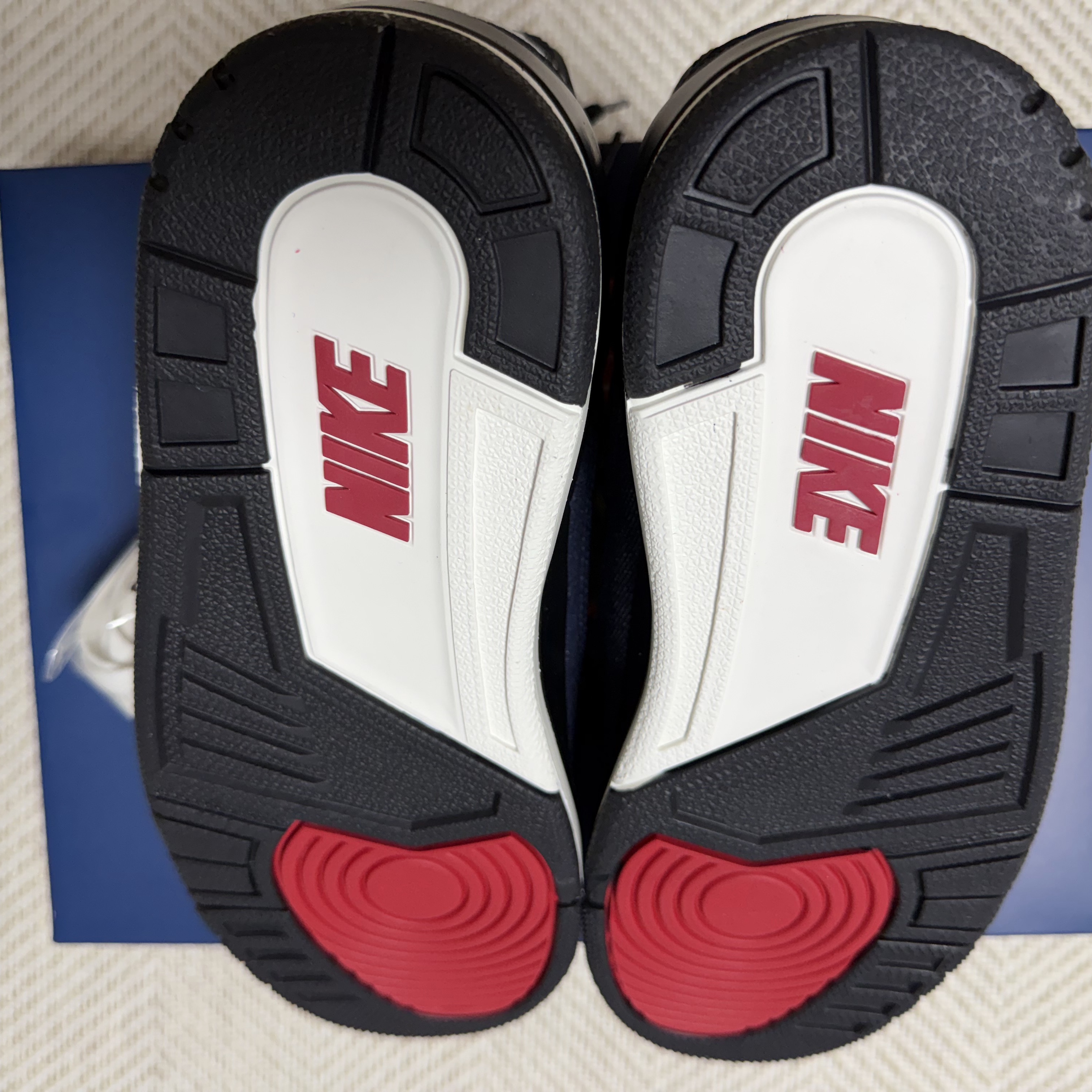 Jordan 3 x Levi’s Indigo and Gym Red 착용 스타일 - 6
