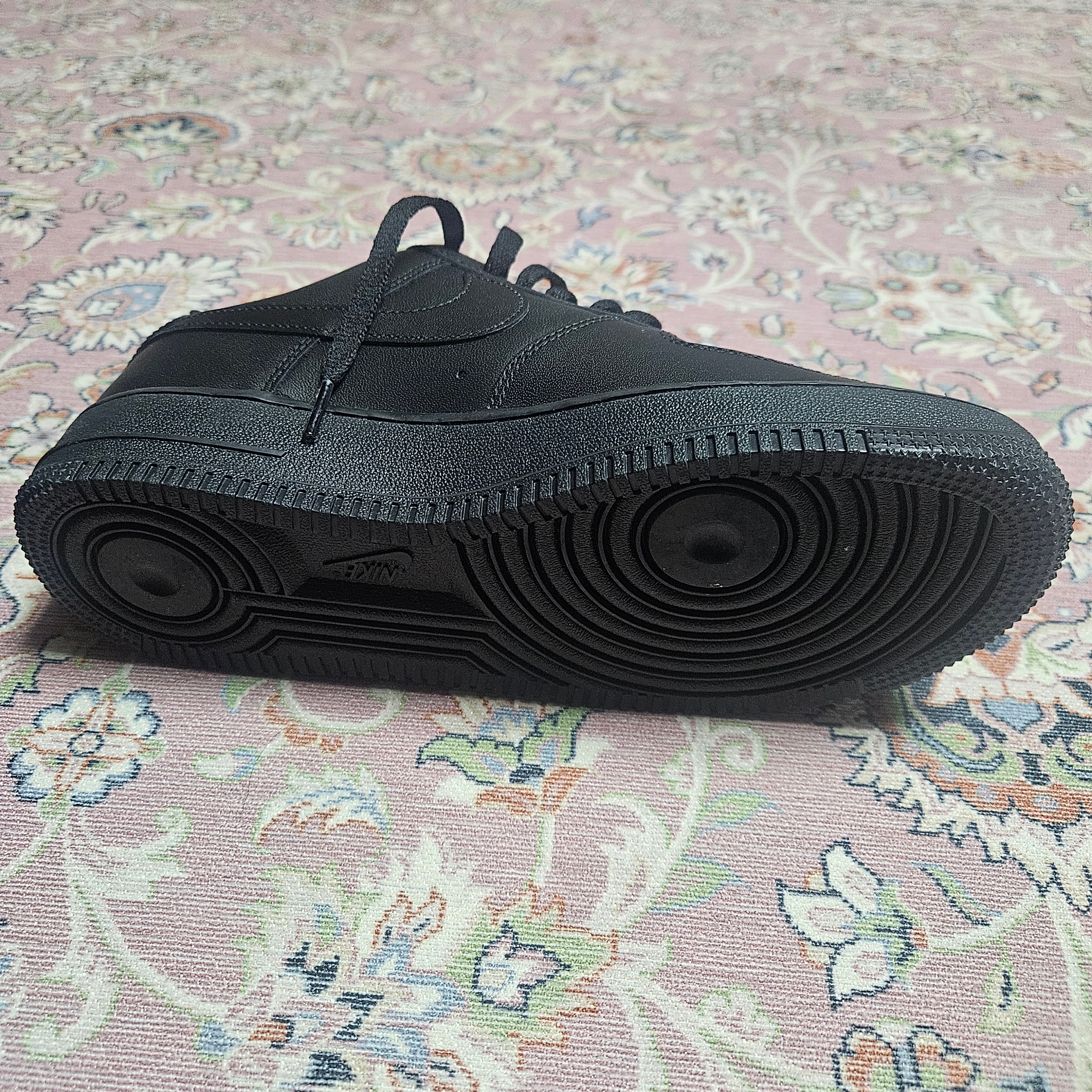 Nike Air Force 1 '07 Low Triple Black 착용 스타일 - 2