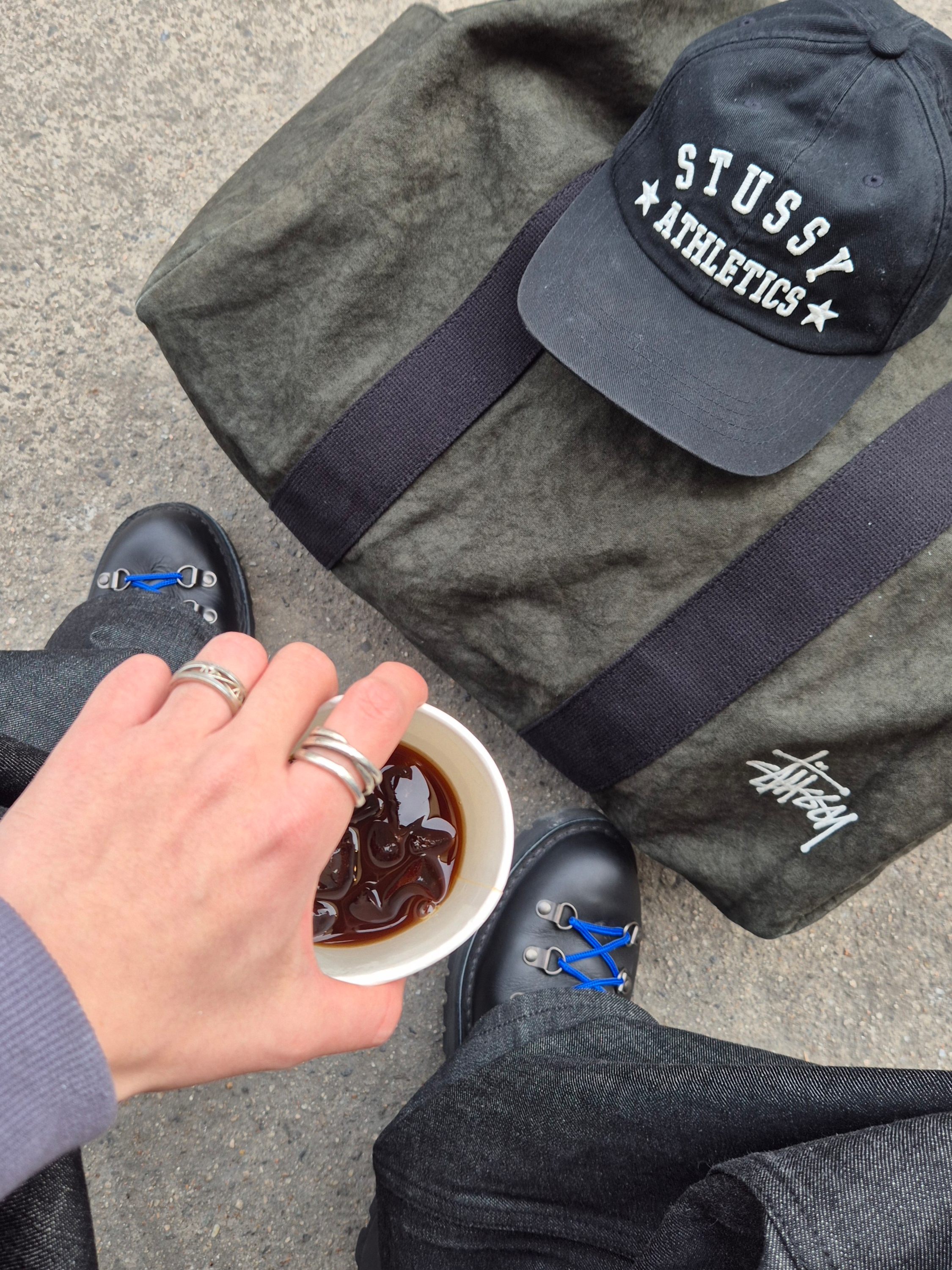 Stussy Low Profile Athletics Strapback Black, Stussy Canvas Flight Bag Washed Black 착용 스타일 - 4