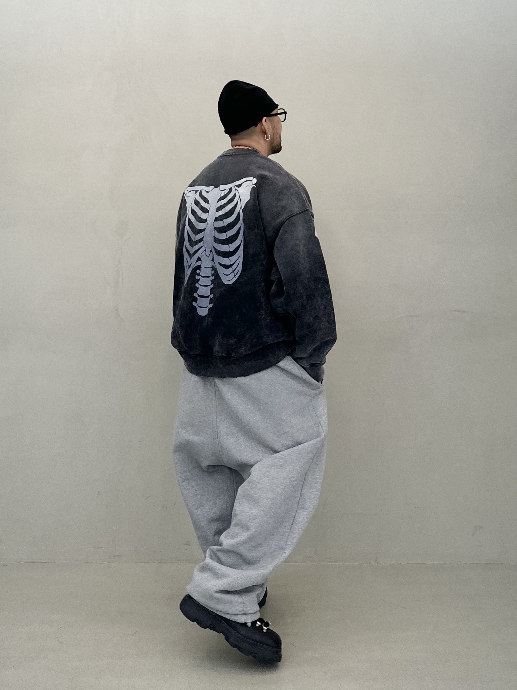 Stussy Skullcap Chain Stitch Rolled Edge Black, Burberry Leather Trek Boots Black 착용 스타일 - 2