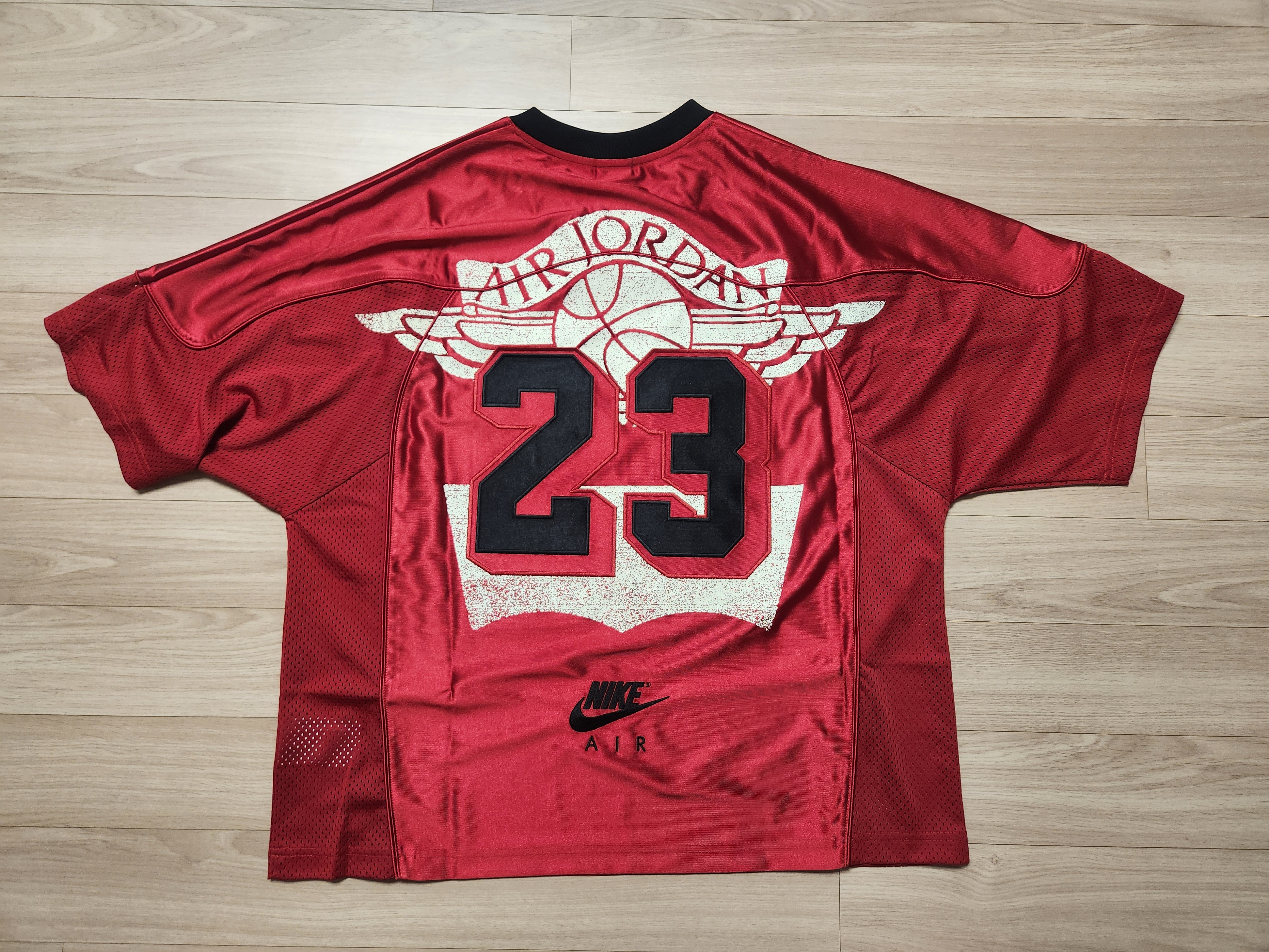 Jordan x Levi's Red Jersey Gym Red (IM6732-657) 착용 스타일 - 2