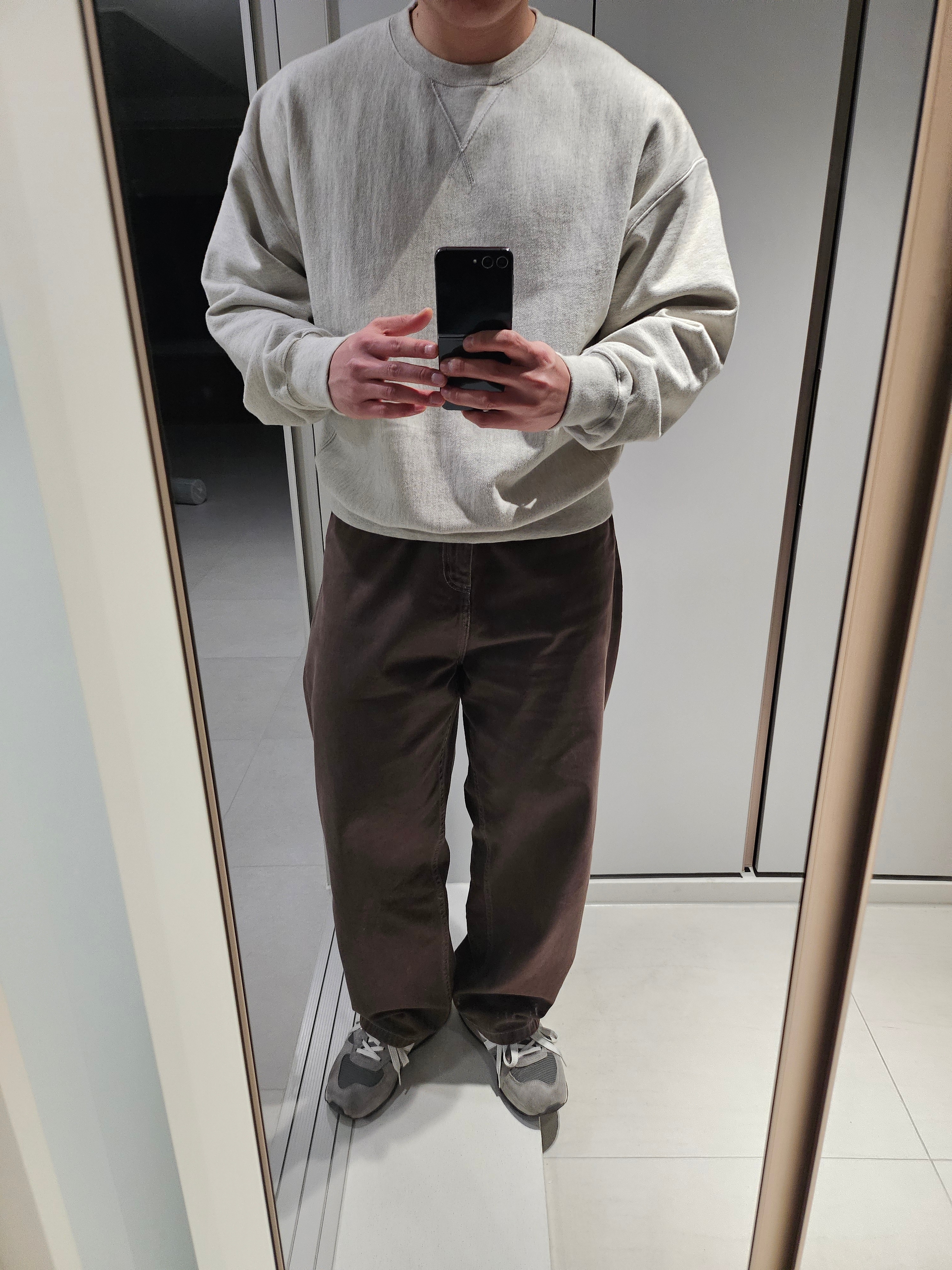 New Balance 990v1 Made in USA Grey White, Carhartt WIP Brandon Pant Palisander Stone Dyed 착용 스타일