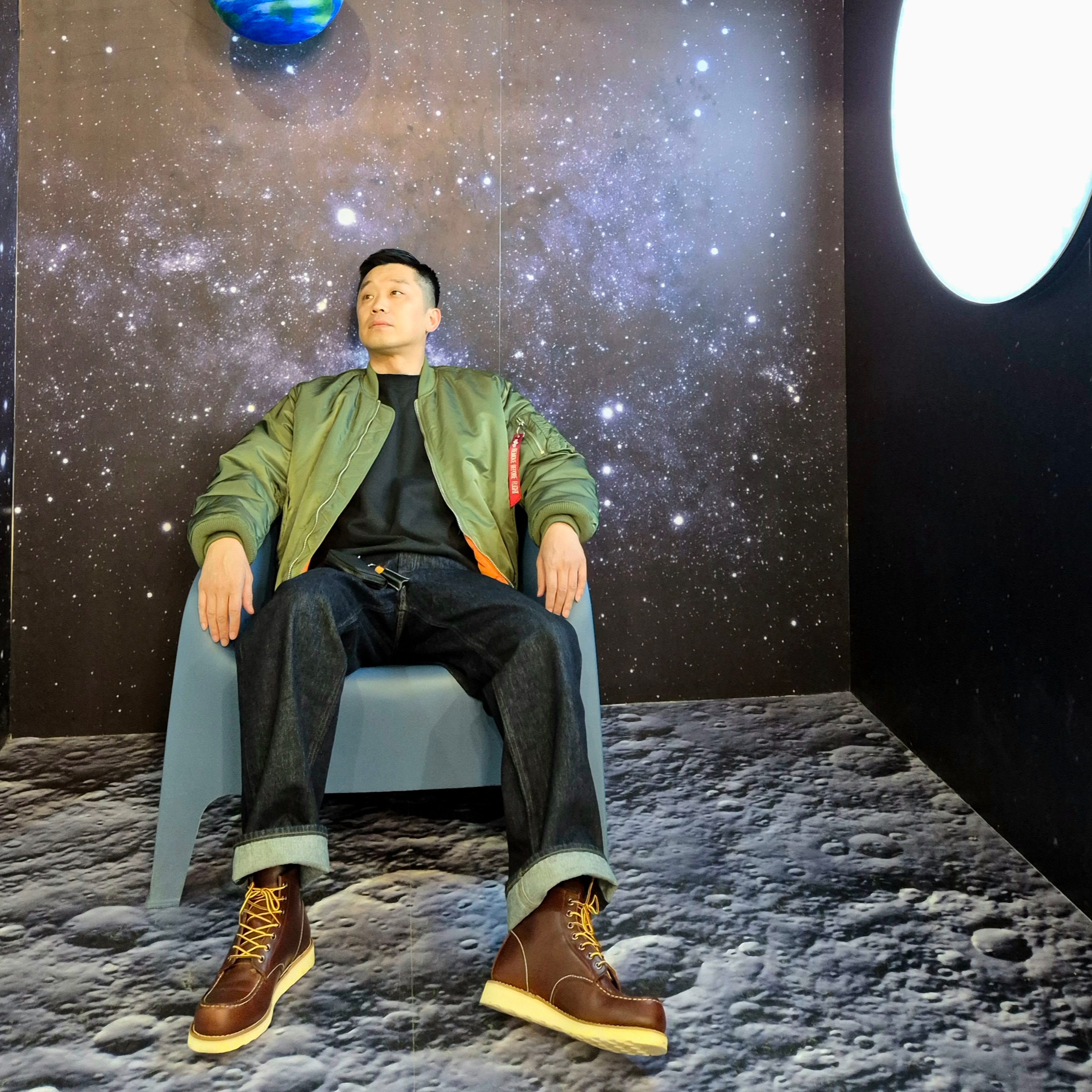 ALPHA INDUSTRIES MA-1 Flight Jacket Sage, Uniqlo x JW Anderson Straight Jean Blue - KR 착용 스타일 - 3
