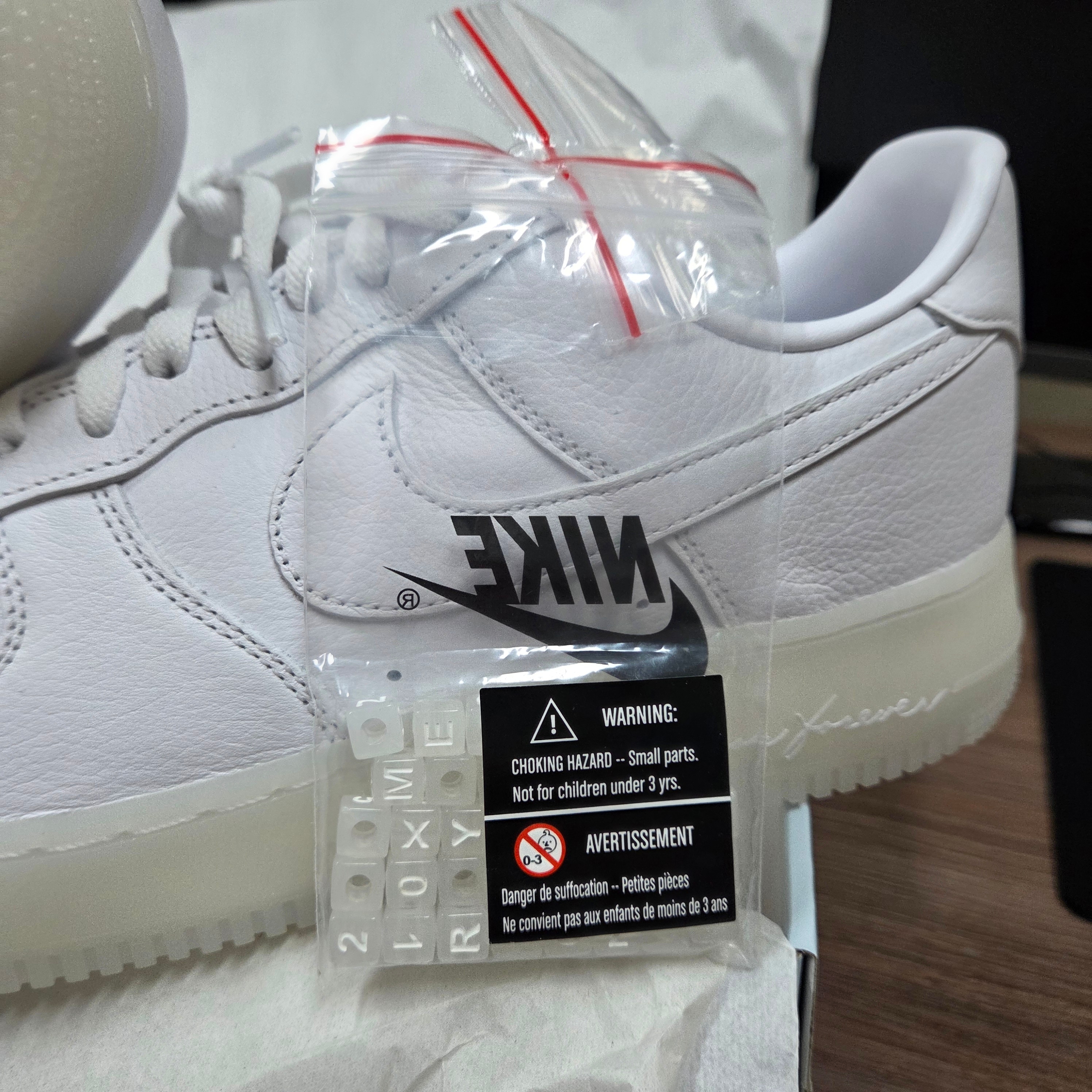 Nike x Drake Nocta Air Force 1 Low SP Certified Lover Boy White Cobalt Tint 착용 스타일 - 2