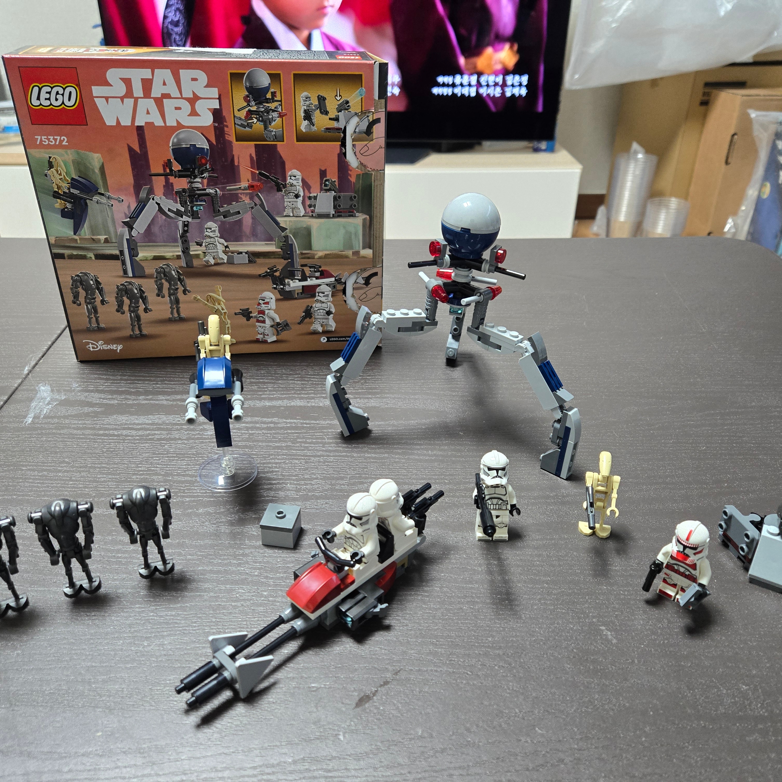 Lego Star Wars Clone Trooper and Battle Droid Battle Pack 착용 스타일 - 2