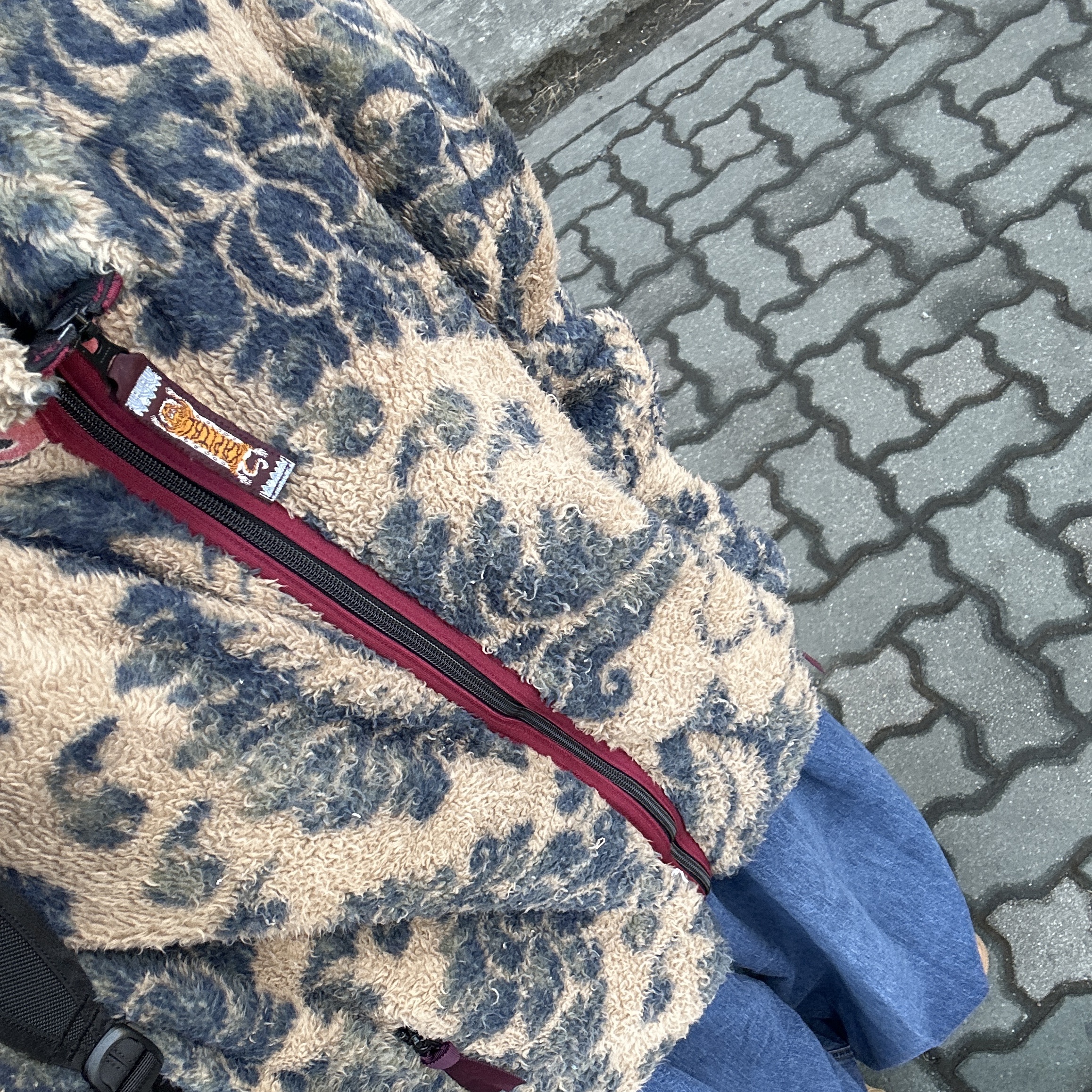 Kapital Damask Pattern Maria Fleece Zip Blouson Beige, Zara x Ader Error Wide Leg Jeans Blue 착용 스타일