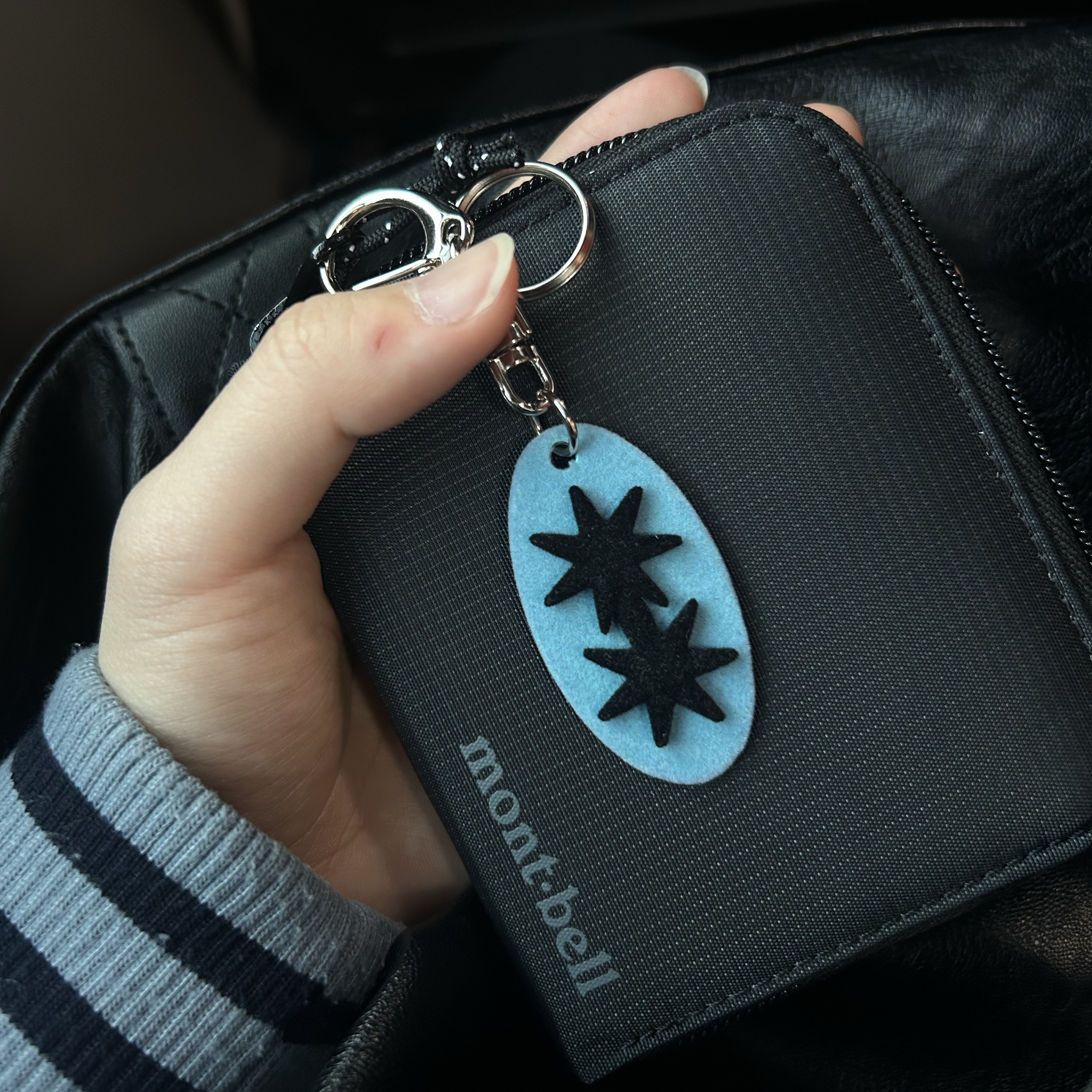 Montbell Zip Wallet Black 착용 스타일