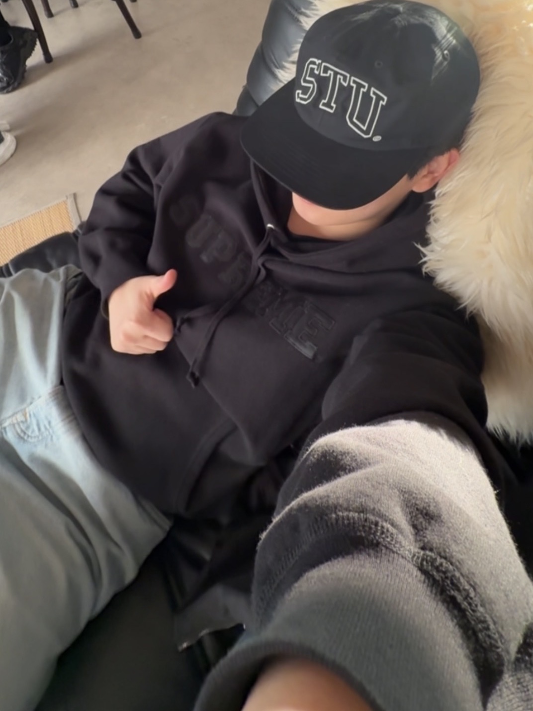 Supreme Collegiate Hooded Sweatshirt Black - 24SS, Stussy Stu Arch Strapback Cap Shadow Black 착용 스타일 - 2