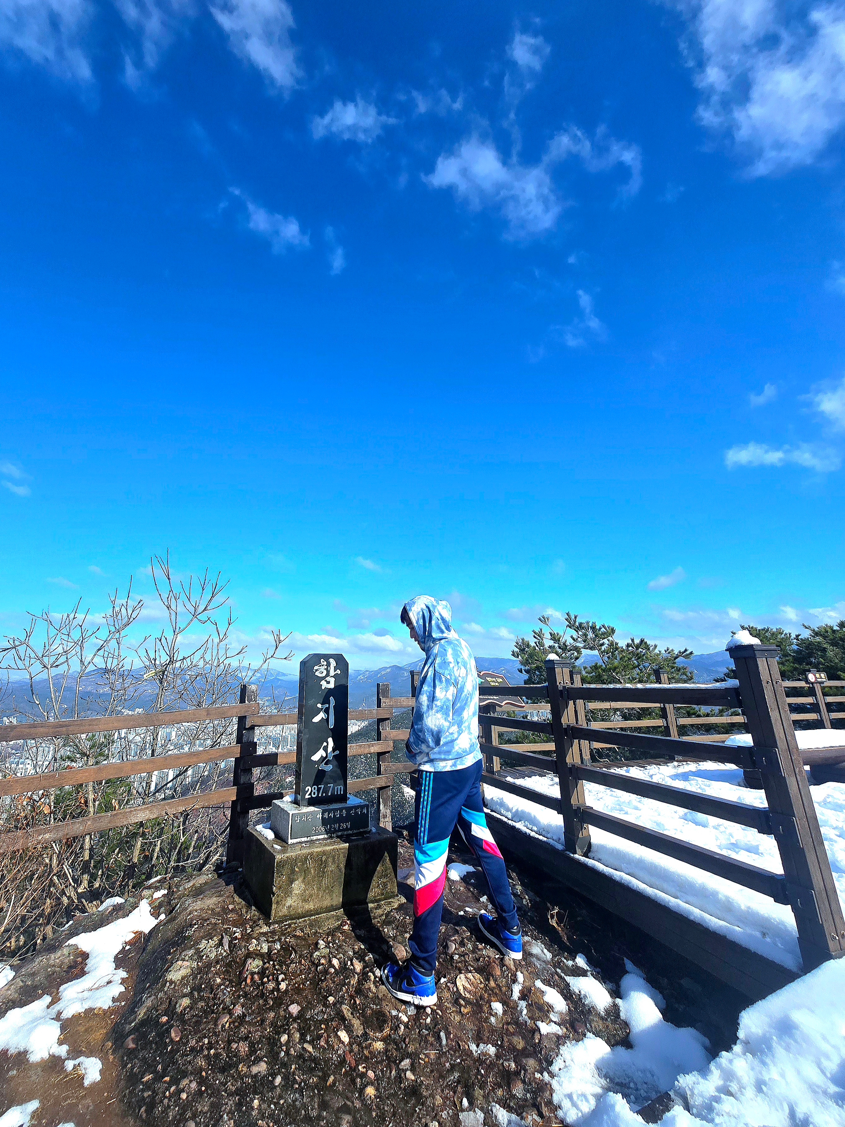 LAB TWELVE Reversible Vintage Fleece Hood Sky + Fleece Blue 착용 스타일