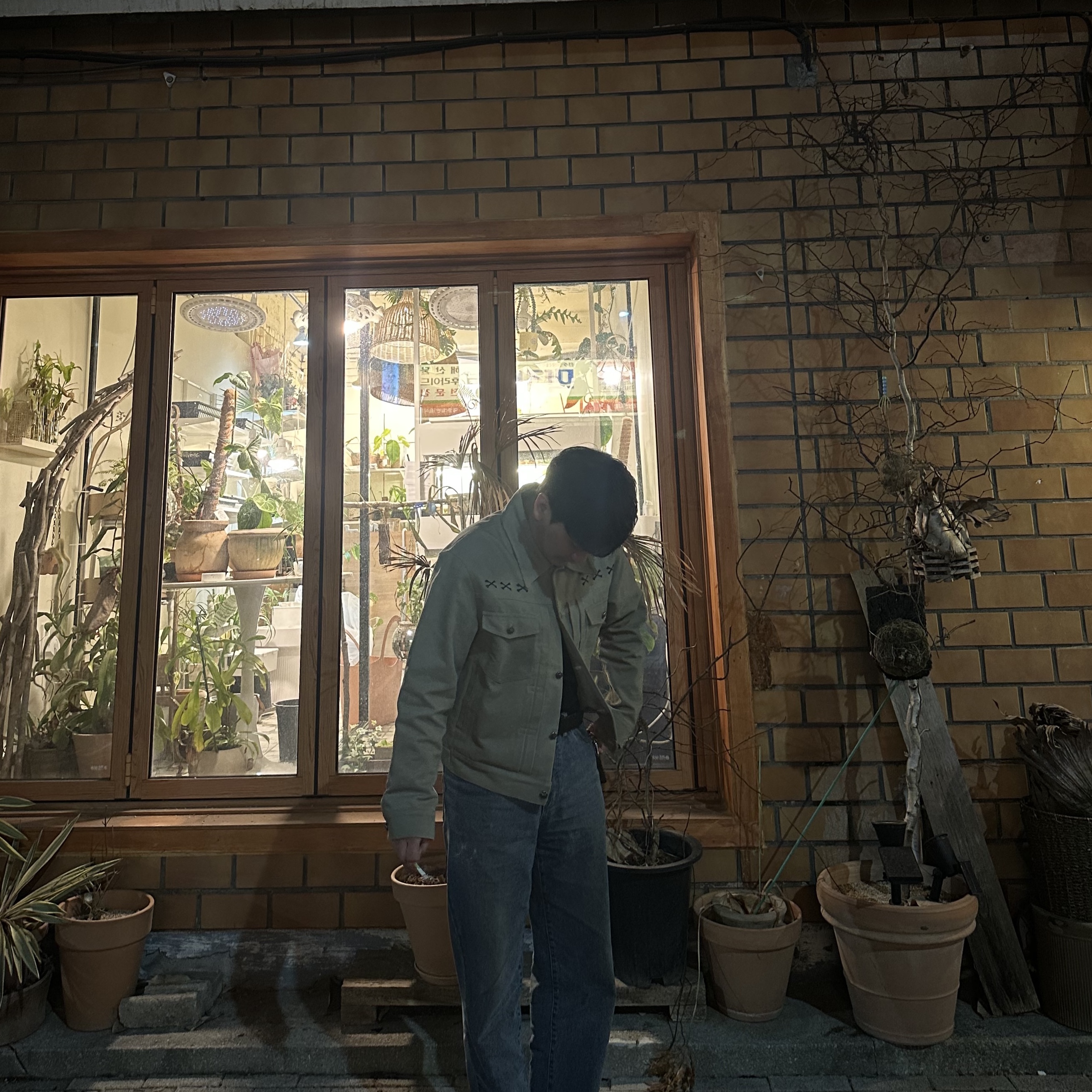 Dr. Martens Adrian Smooth Black, Bottega Veneta Intrecciato Reversible Belt Black 착용 스타일 - 2