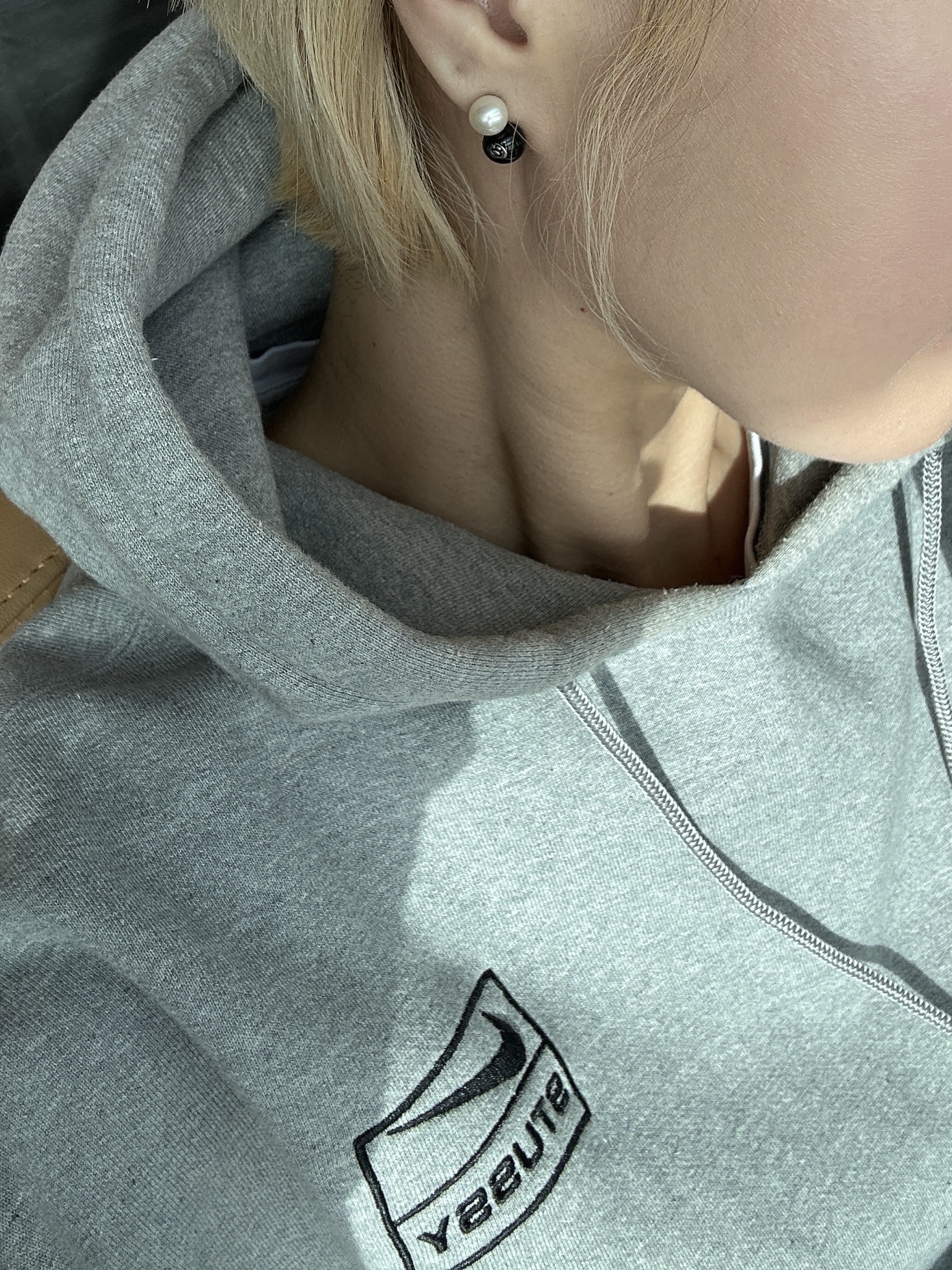 Stussy Chenille S Low Pro Cap Black, Nike x Stussy NRG RA Pullover Hoodie Dark Grey Heather (DJ9488-063) 착용 스타일 - 7