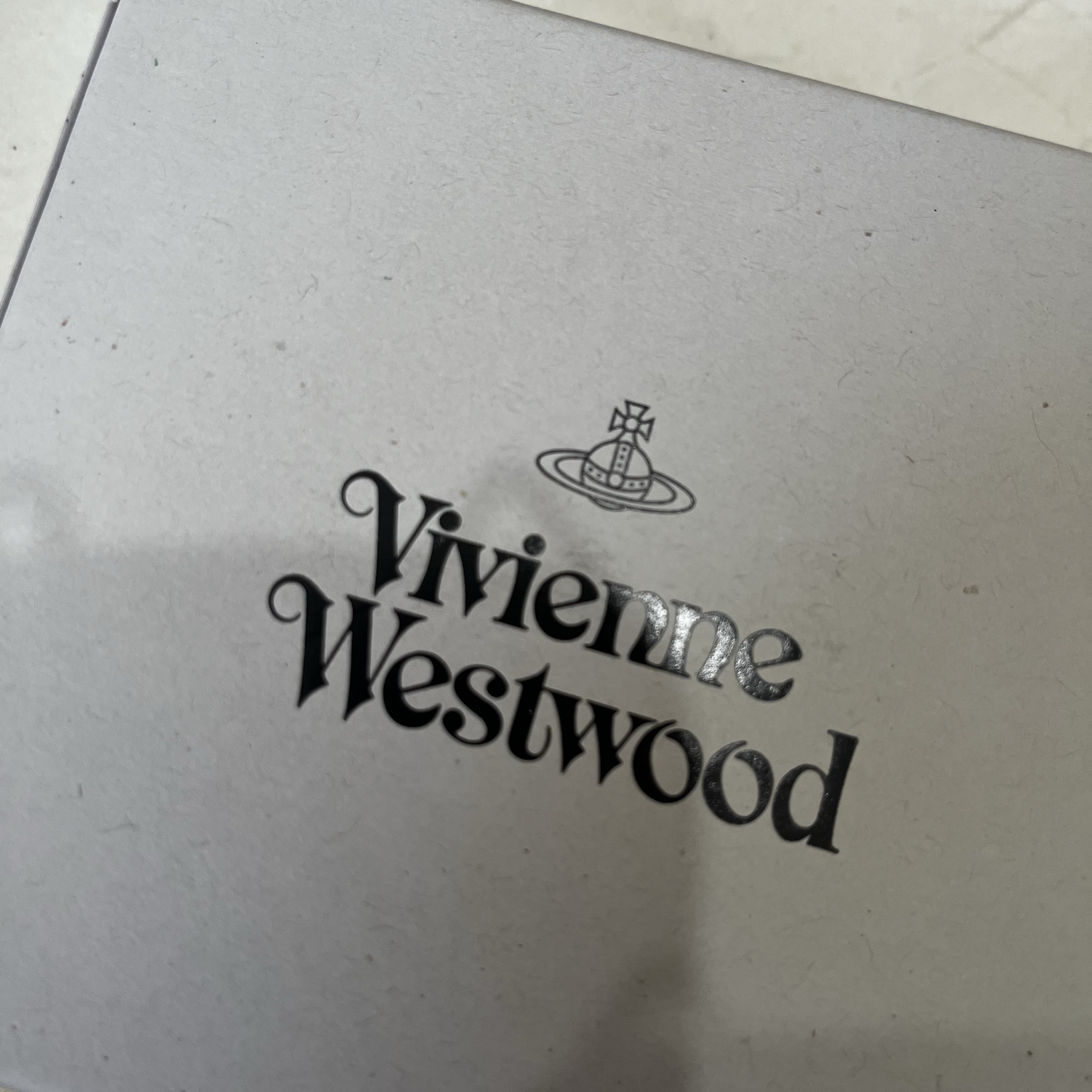 Vivienne Westwood Saffiano Flap Card Holder Black 착용 스타일 - 1