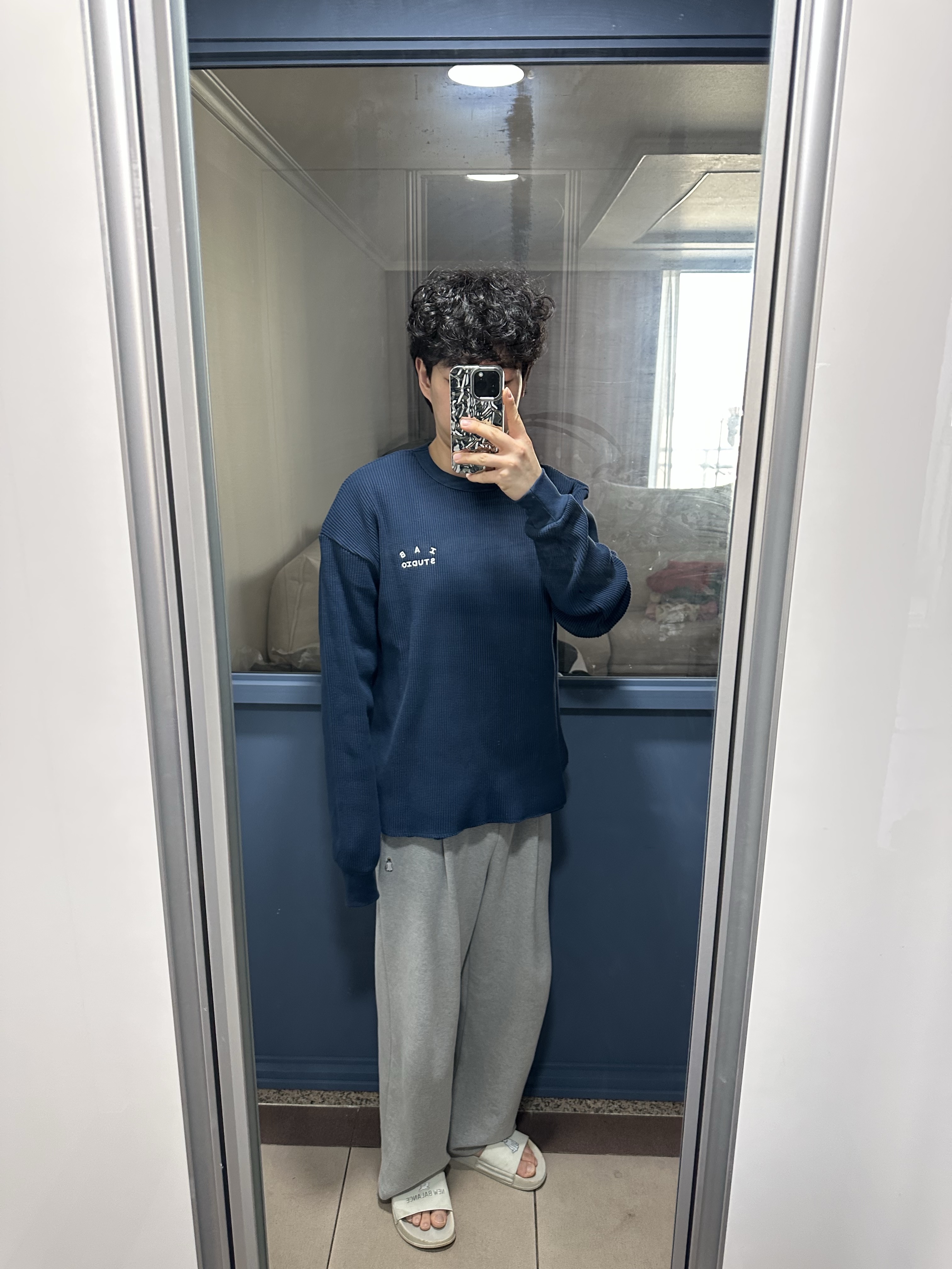IAB Studio IAB Waffle Long Sleeve Navy 착용 스타일