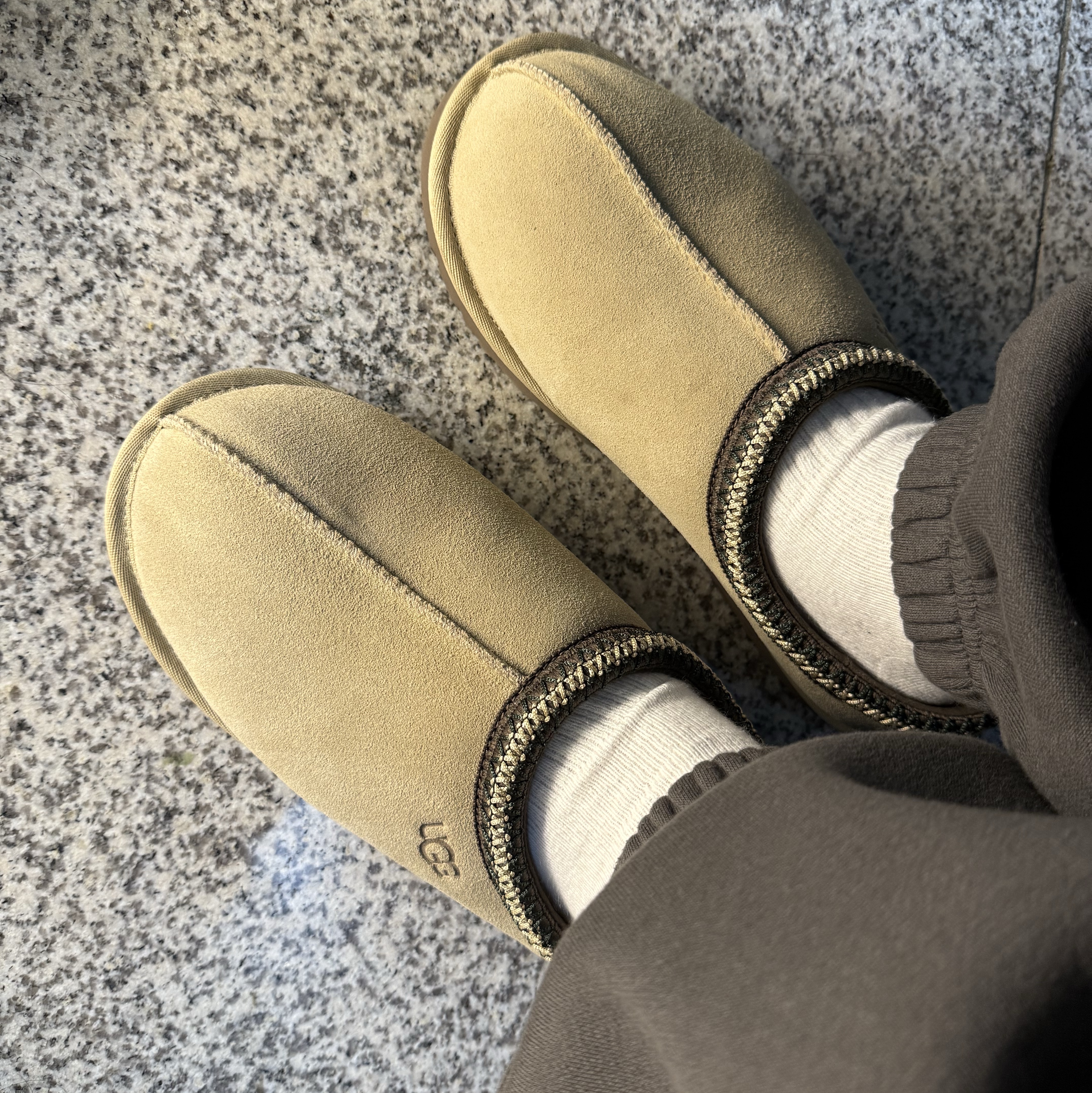 UGG Tasman Slipper Chestnut, Undermycar Mu.73 Anti Fxxking Logo Play Basic Long Sleeve Flannel Shirts Sky Beige 착용 스타일 - 1