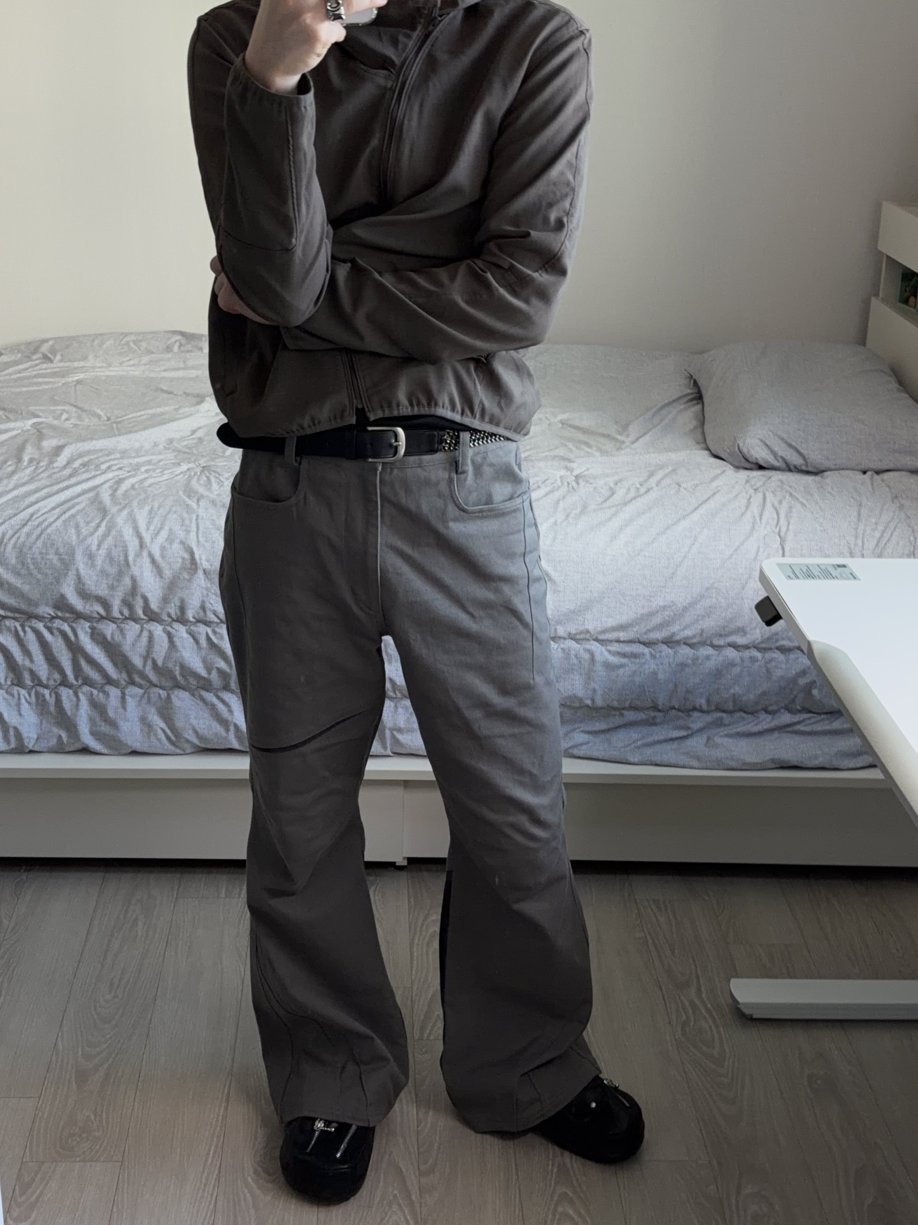 Xlim EP.8 05 Trousers Deep Taupe 착용 스타일 - 2
