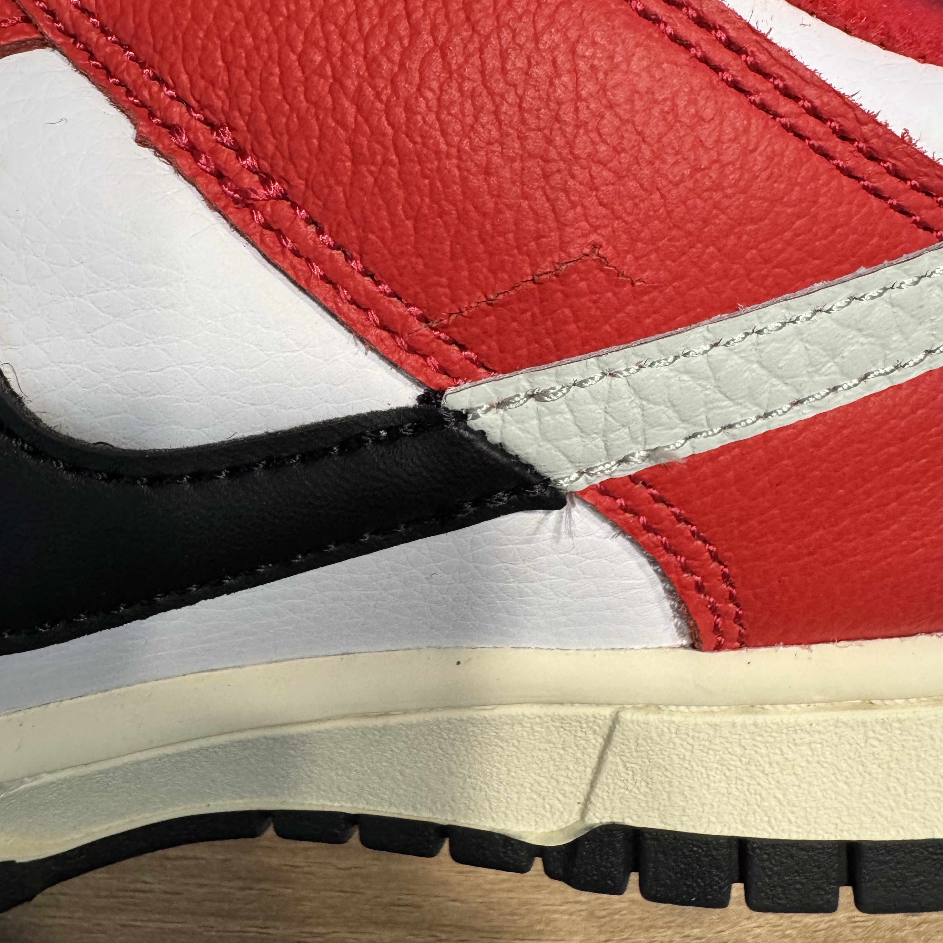 Nike Dunk Low Retro PRM University Red Black 착용 스타일