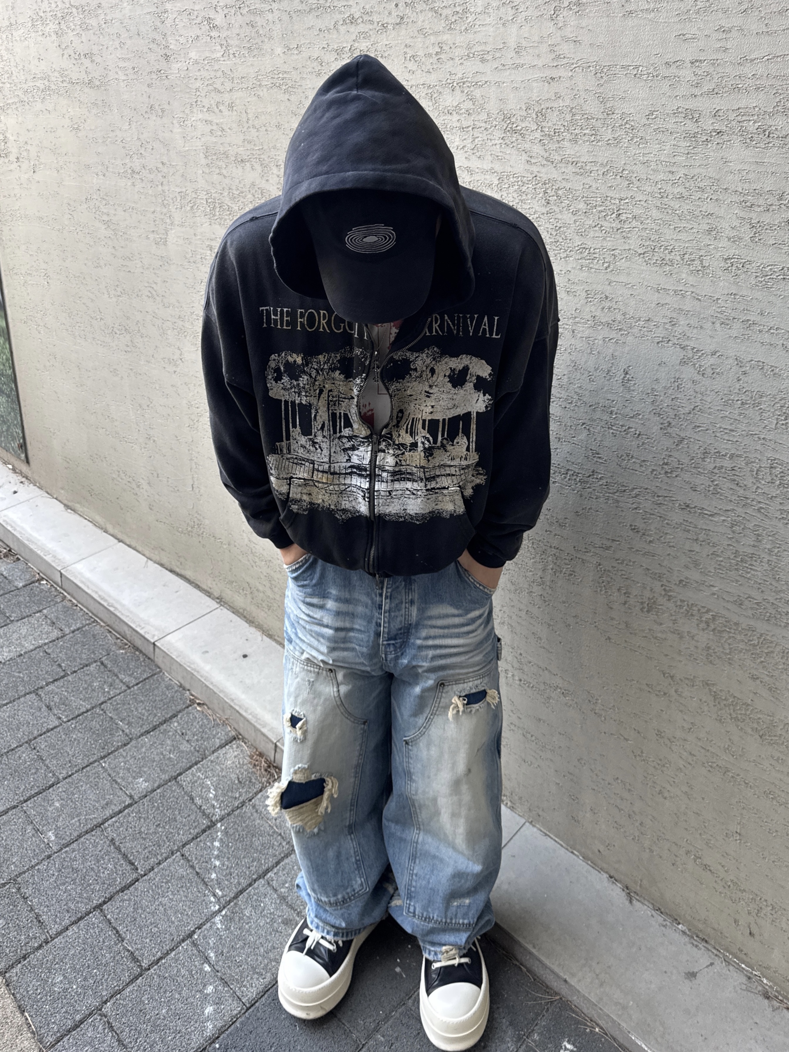 Undermycar Vintage Distressed Denim Carpenter Blue Denim, Rick Owens Luxor Mega Bumper Sneakers Black Milk 착용 스타일