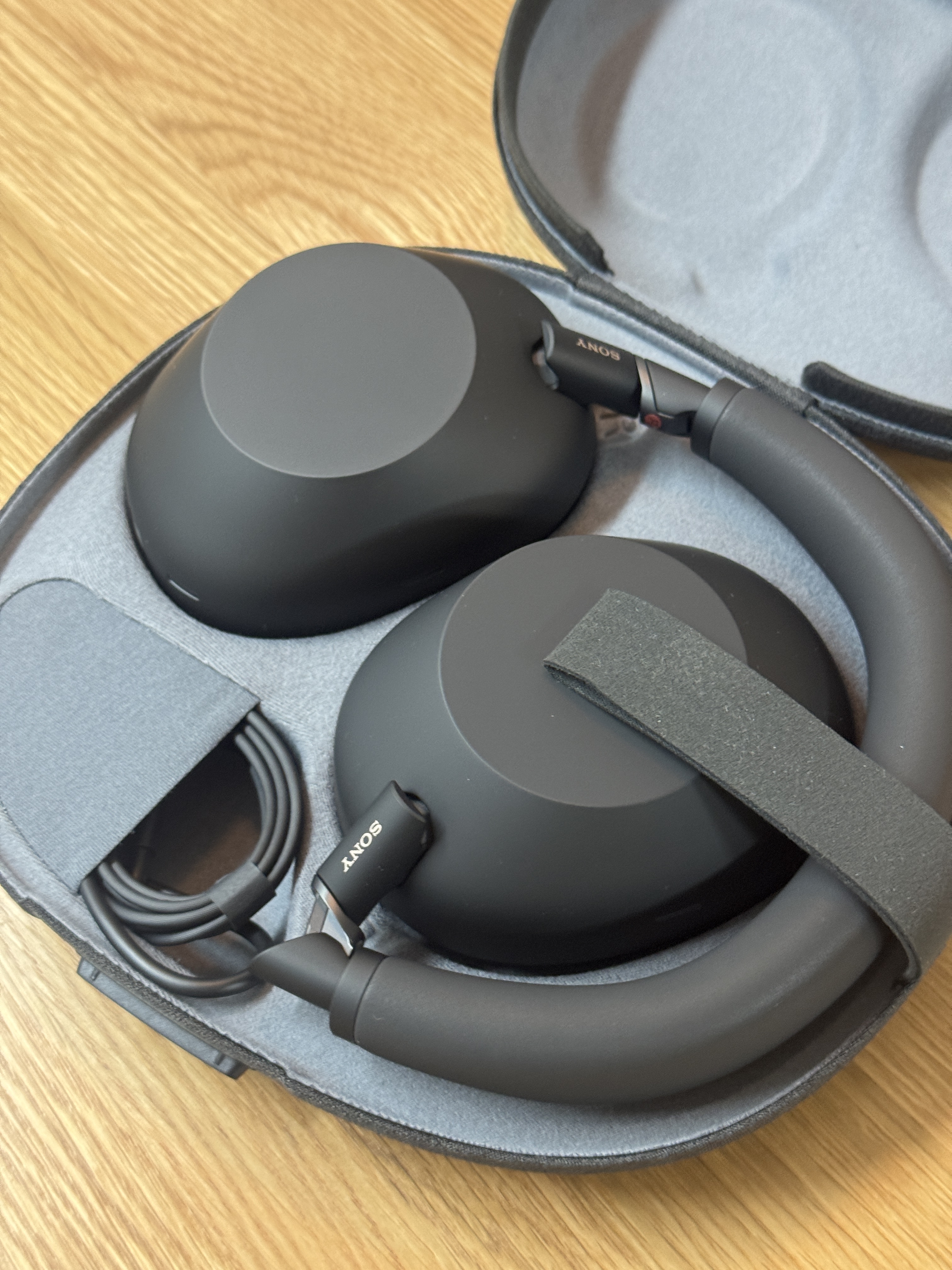 [사은품 증정] Sony WH-1000XM6 Black (Sony Korea Ver.) 착용 스타일 - 1