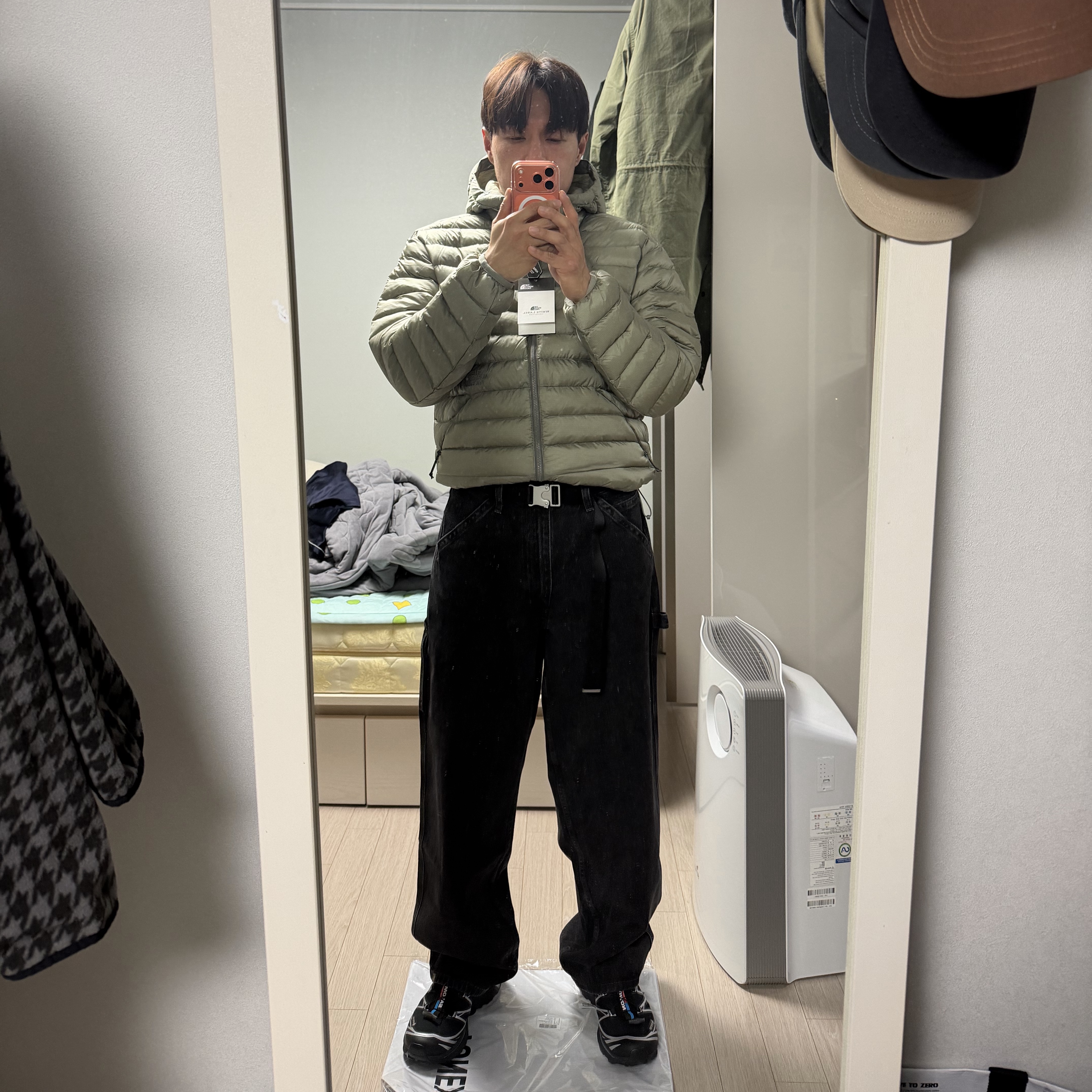 The North Face Ventus On Jacket Light Khaki, Salomon XT-6 GTX Black Silver 착용 스타일