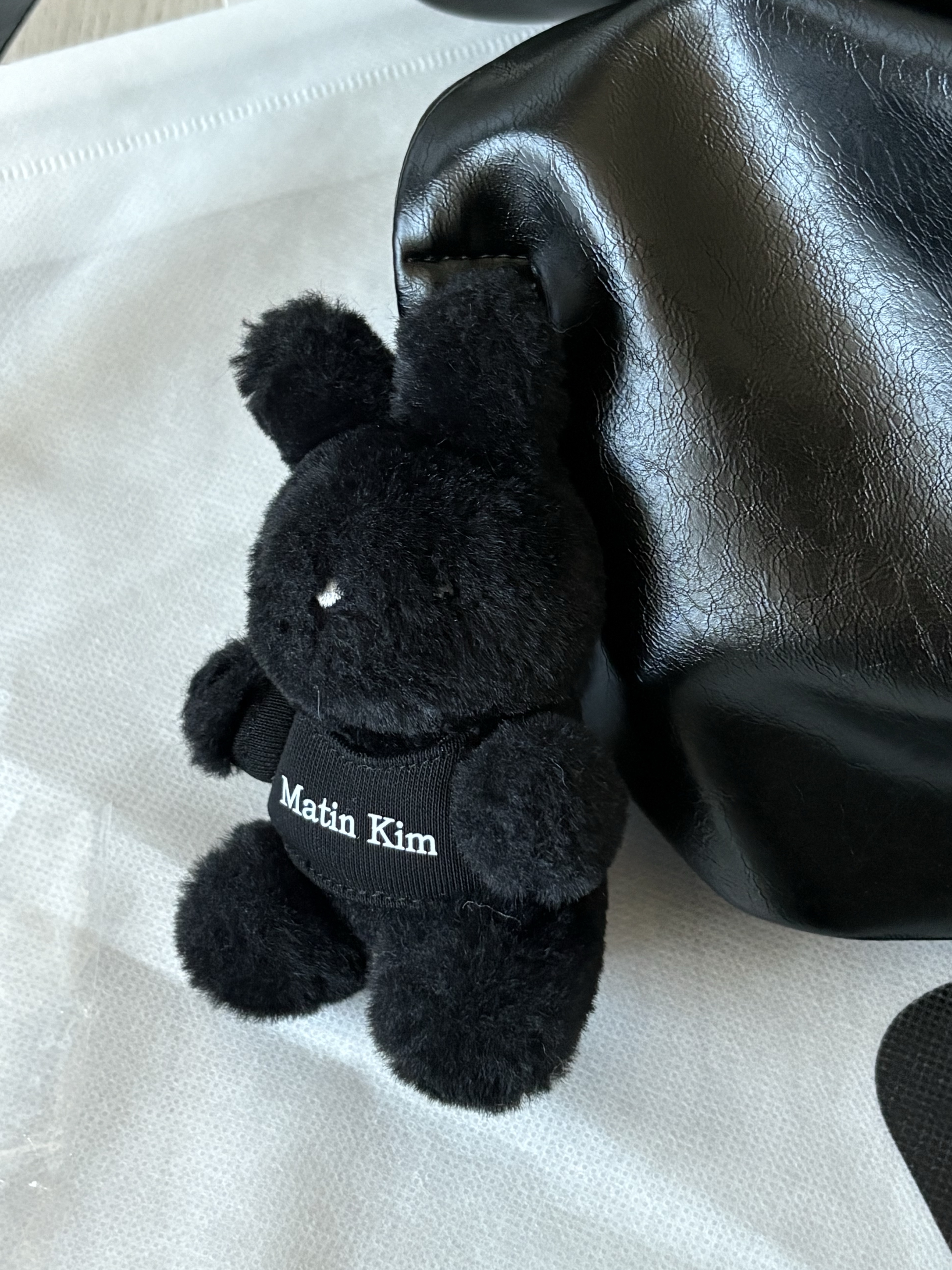 Matin Kim Black Bunny Toy Keyring Black 착용 스타일