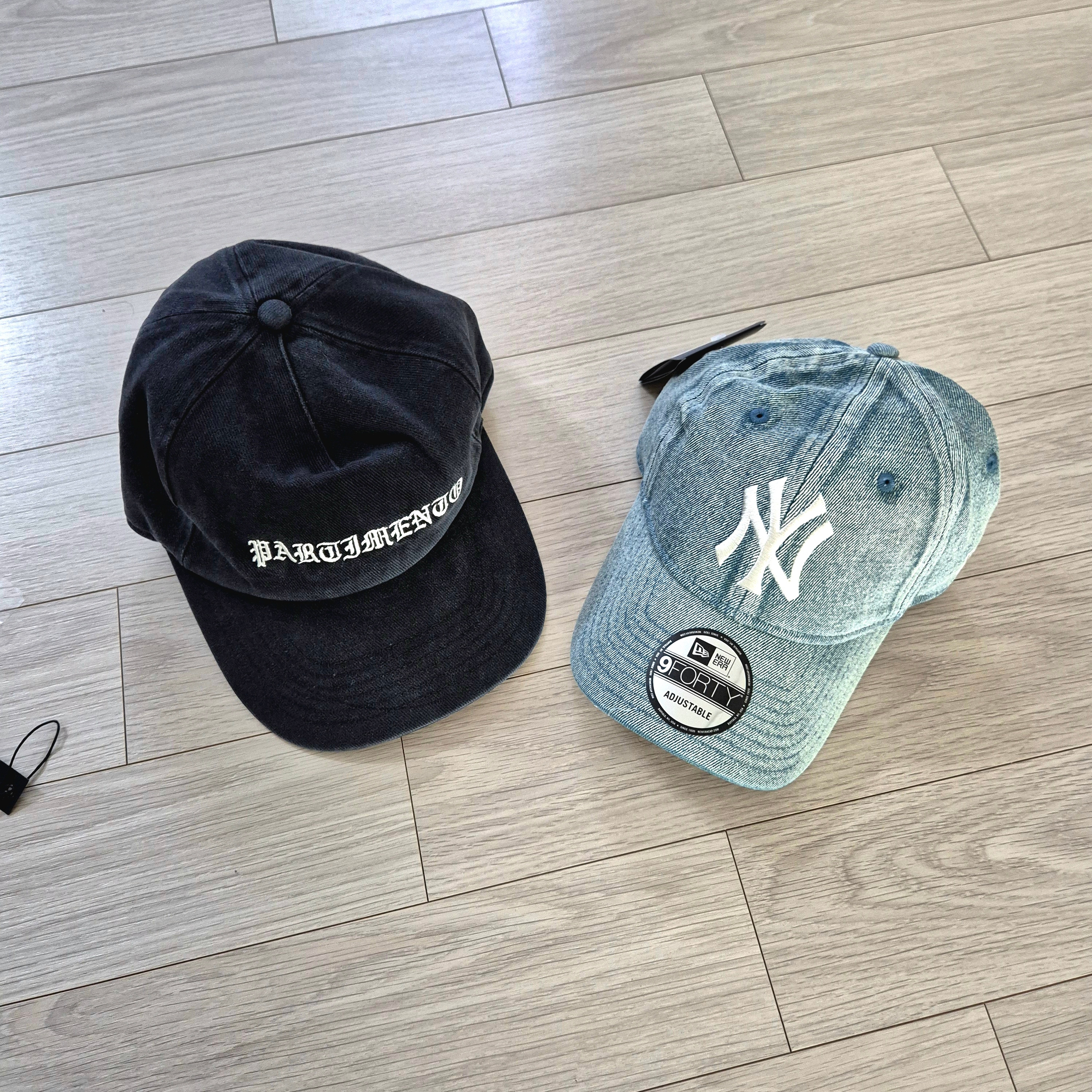 New Era MLB New York Yankees Denim Series Unstructured Ball Cap Blue, New Era MLB New York Yankees Denim Series Unstructured Ball Cap Light Blue 착용 스타일 - 1