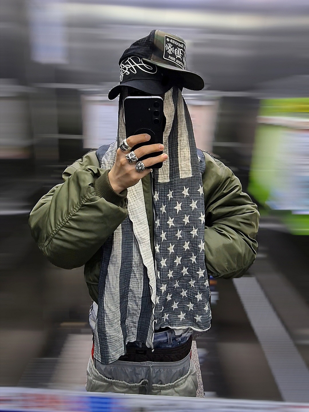 Chrome Hearts CH Hollywood Trucker Hat Camo Black, ROARINGRAD Flight Shirring MA-1 Khaki 착용 스타일