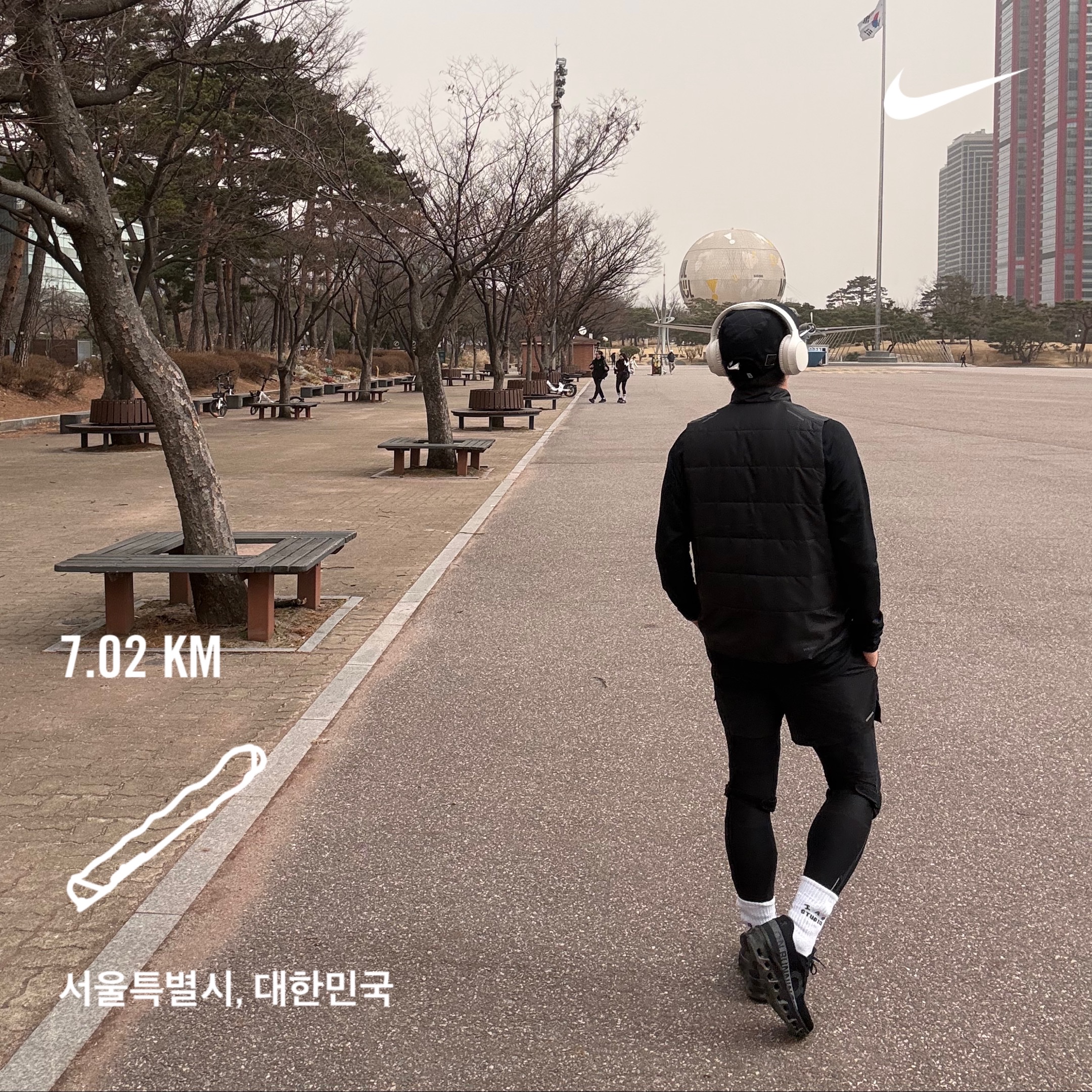Nike Therma-Fit ADV Repel Down Running Vest Black - Asia, On Running Cloudmonster 2 Black 착용 스타일