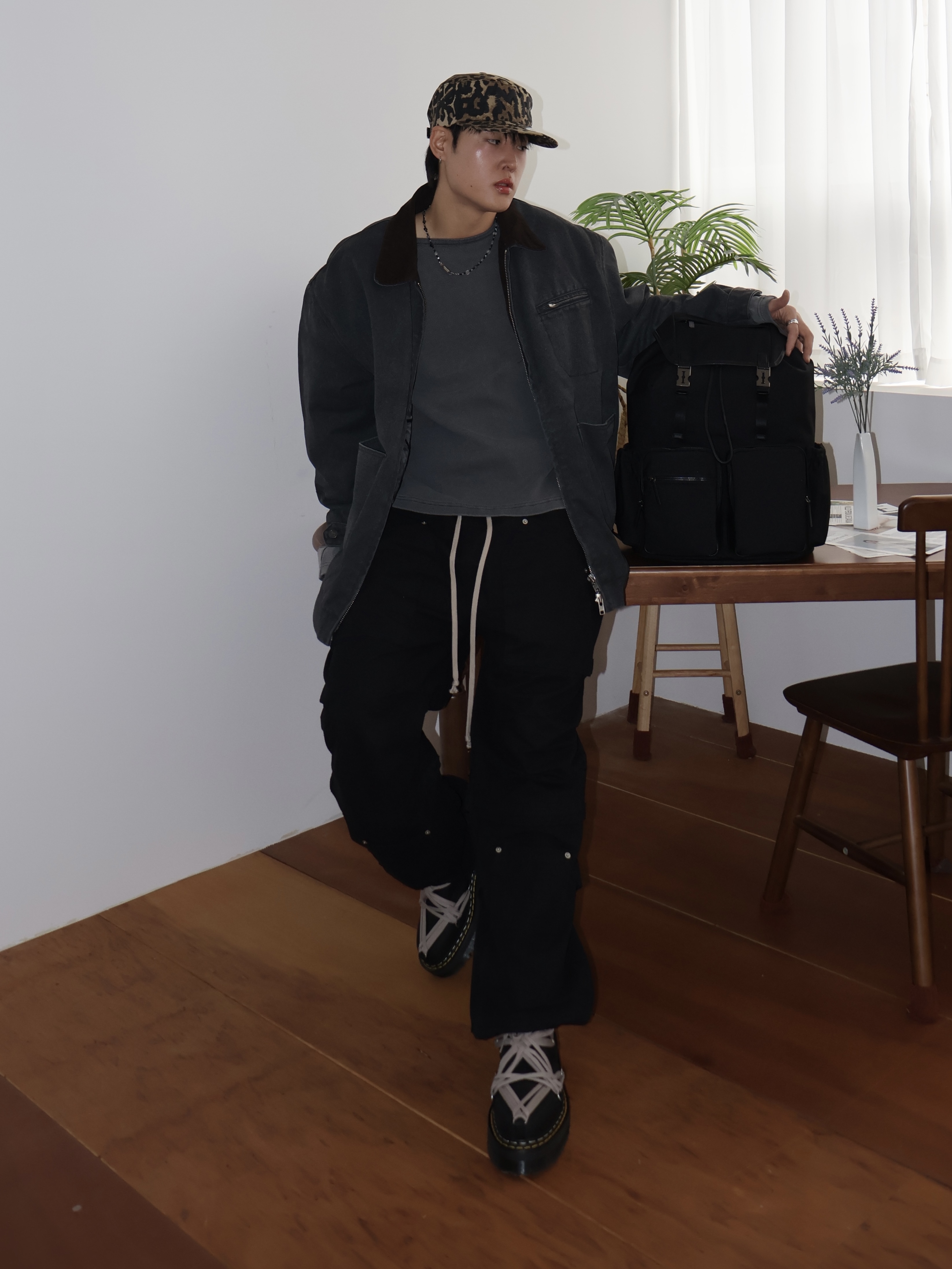 Dr. Martens x Rick Owens 1460 Quad Sole Mega Lace Boots Black 착용 스타일 - 3