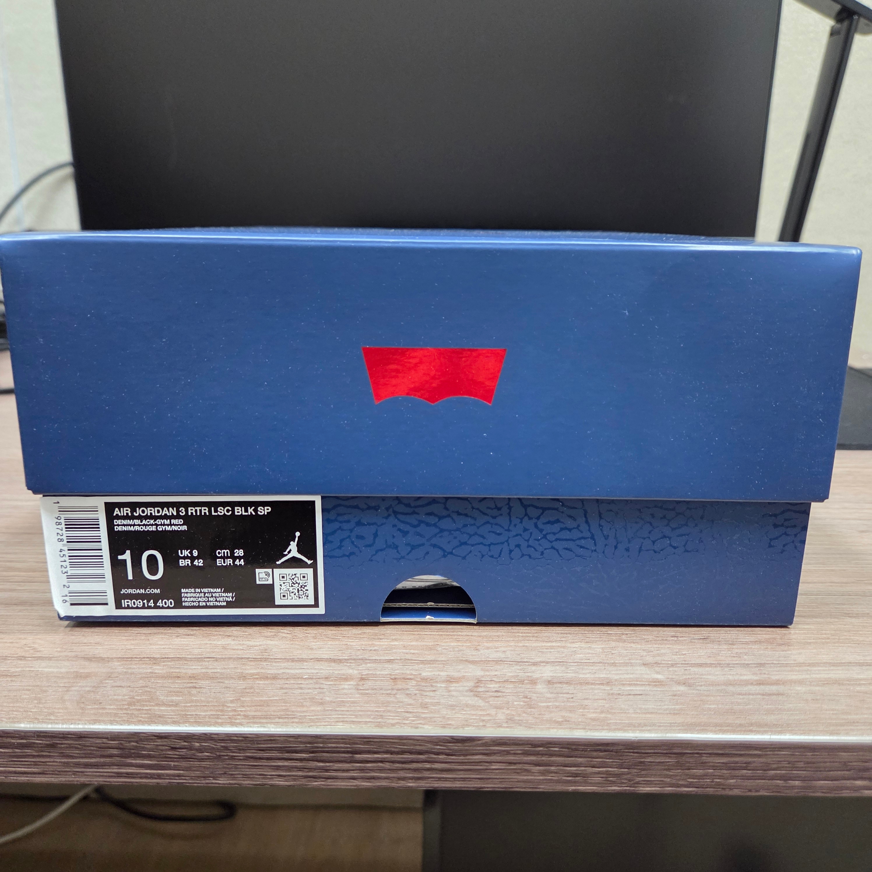 Jordan 3 x Levi’s Black and White 착용 스타일 - 2