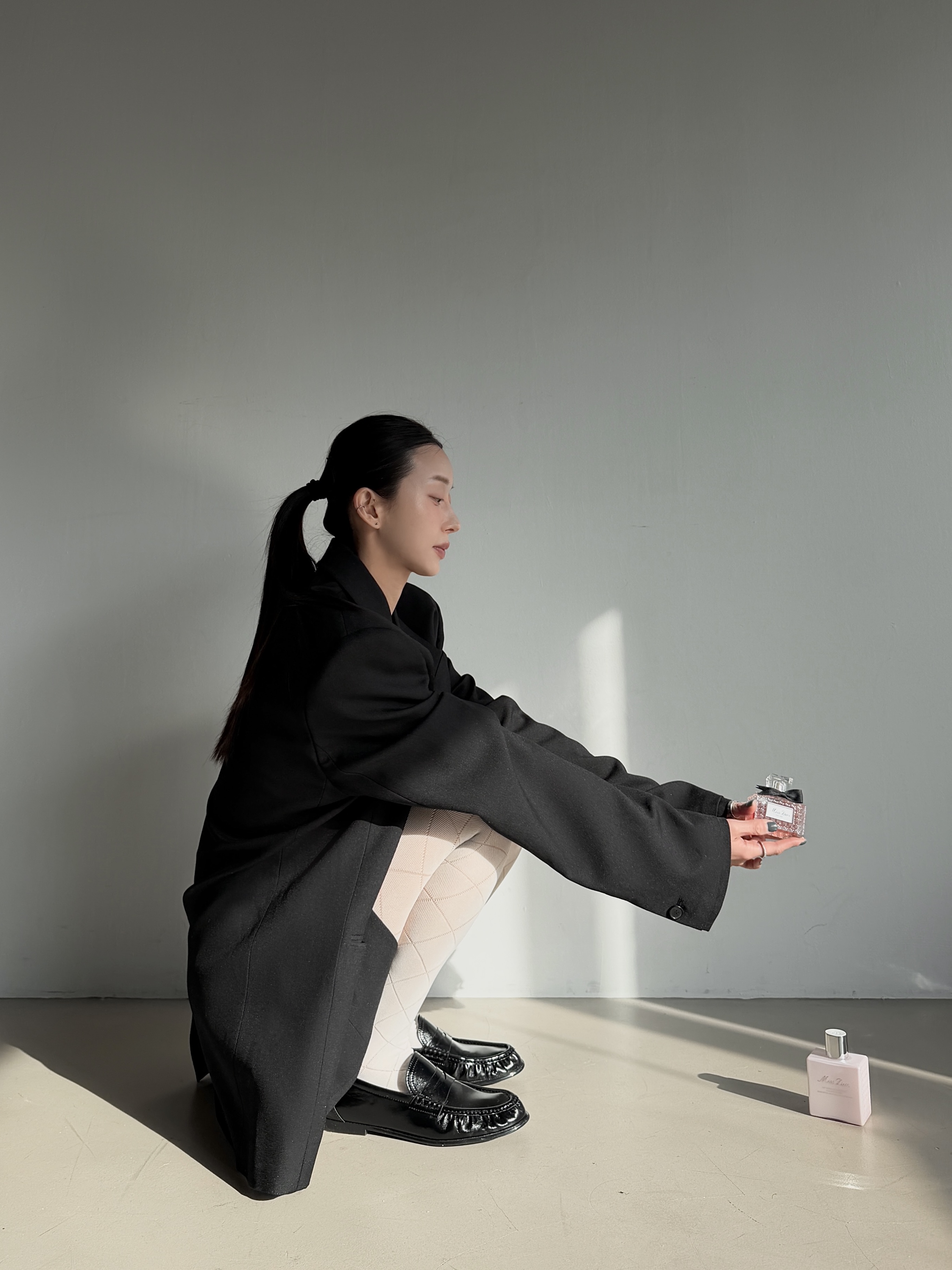 Dior Miss Dior Essence De Parfum 50ml, Dior Miss Dior Comforting Body Milk 175ml 착용 스타일 - 4