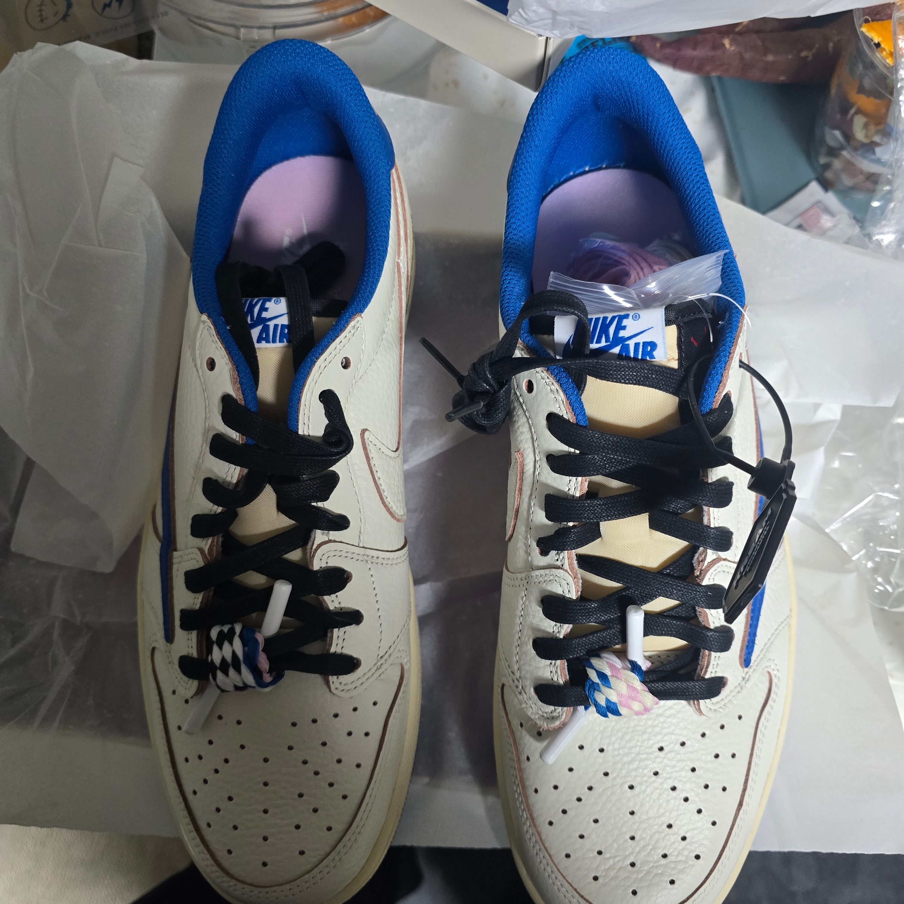 Jordan 1 x Travis Scott x Fragment Retro Low OG SP Sail Military Blue 착용 스타일 - 4