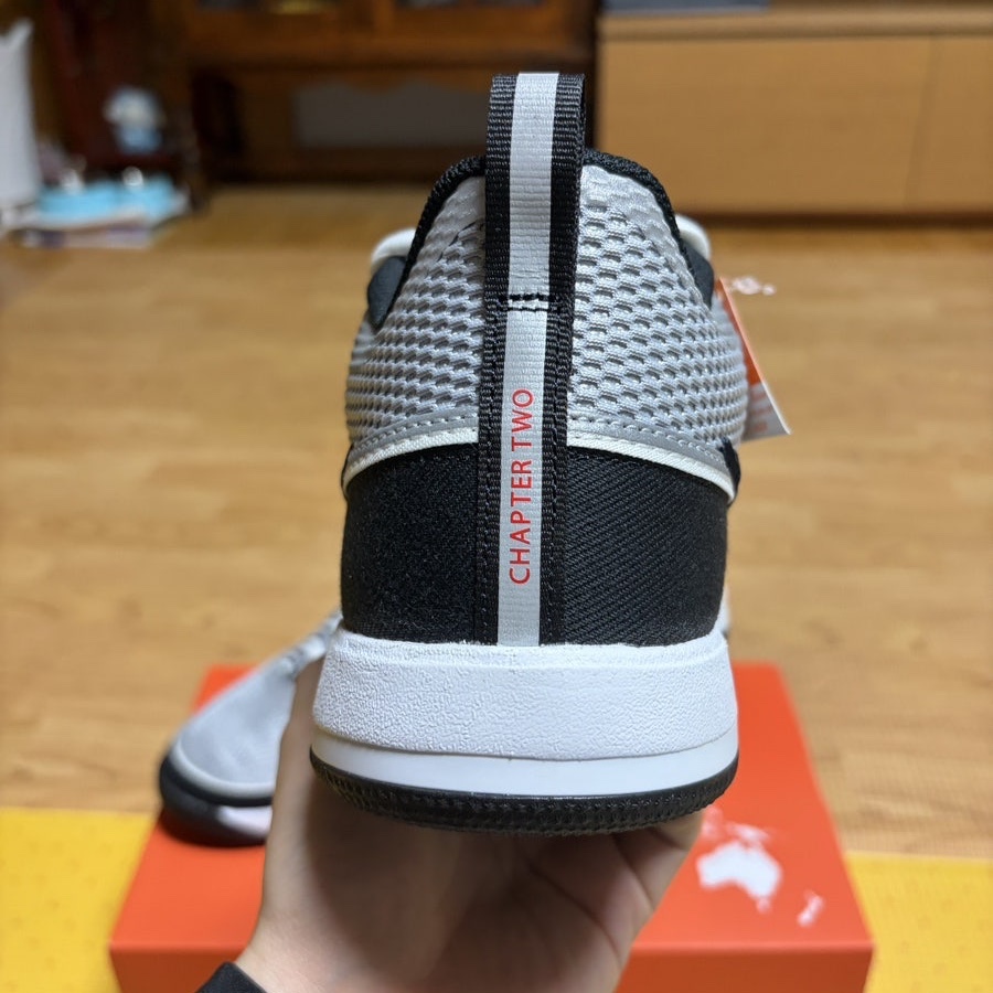 Nike Book 2 Spiridon EP Metallic Silver Black 착용 스타일 - 3