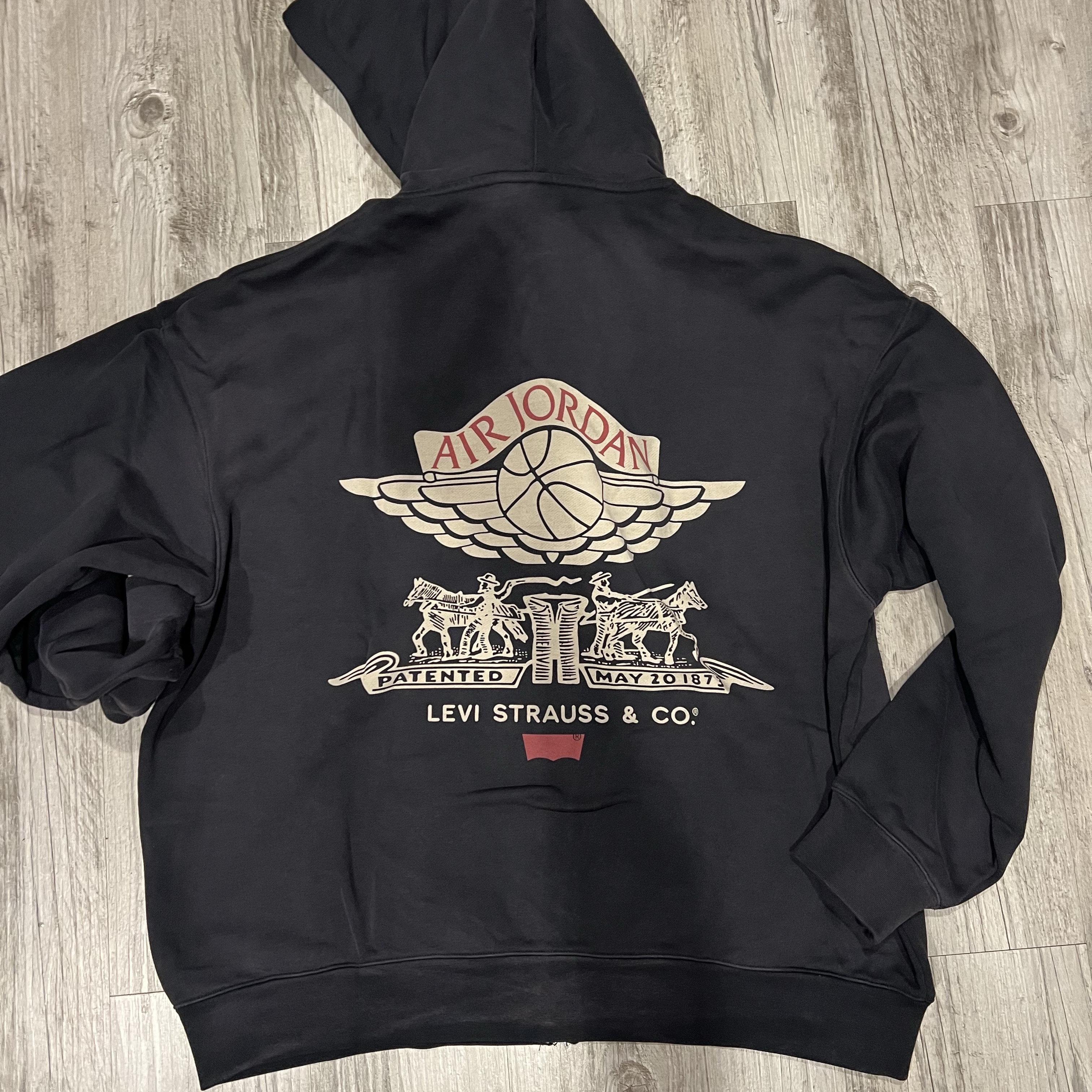 Jordan x Levi's Full Zip Hoodie Black (IM6734-010) 착용 스타일 - 2