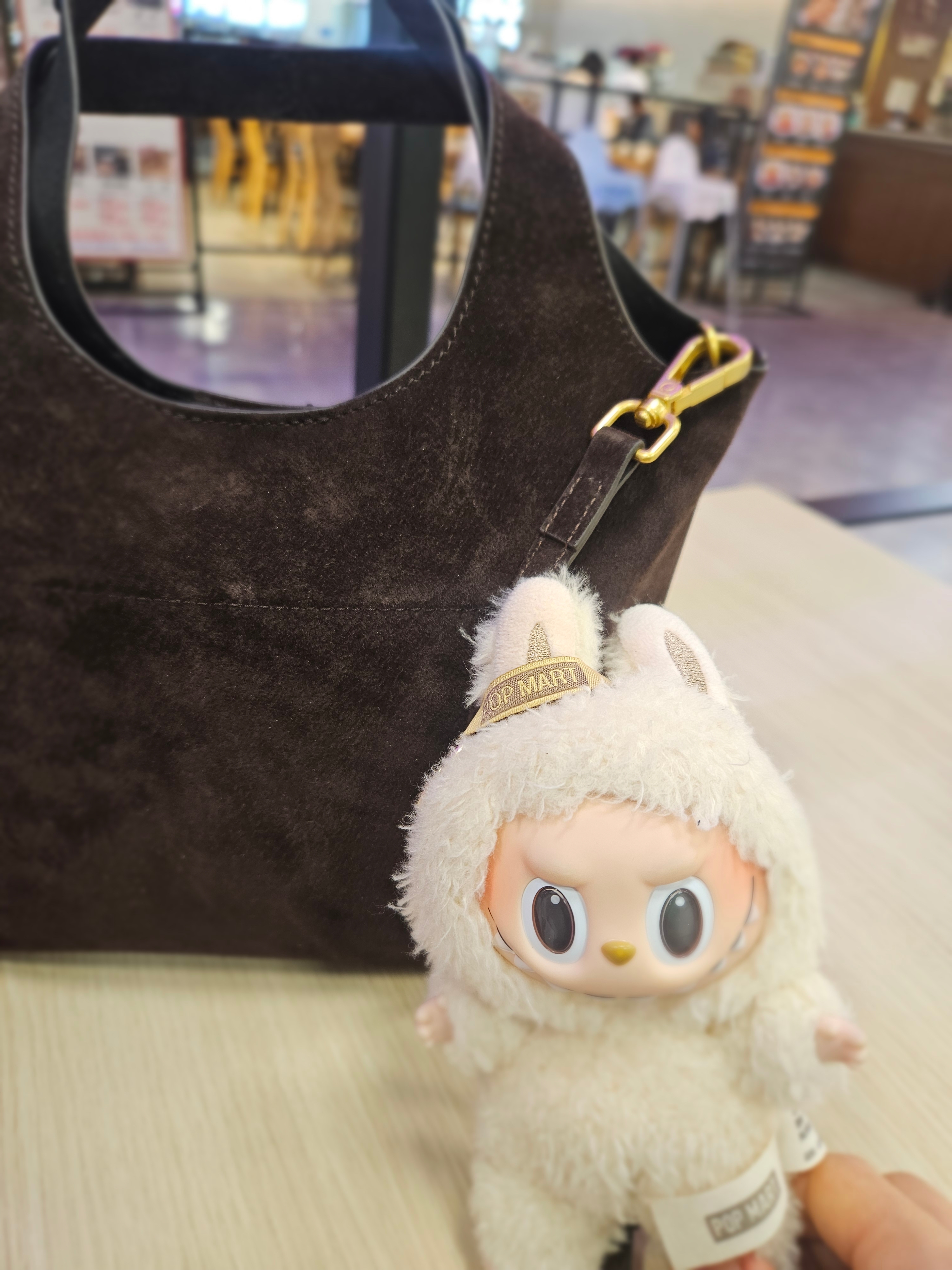 Pop Mart Labubu The Monsters Labubu Tasty Macarons Series Soymilk Keyring (Opened Case), (W) Zara Reversible Double Faced Jacket Brown 착용 스타일 - 2