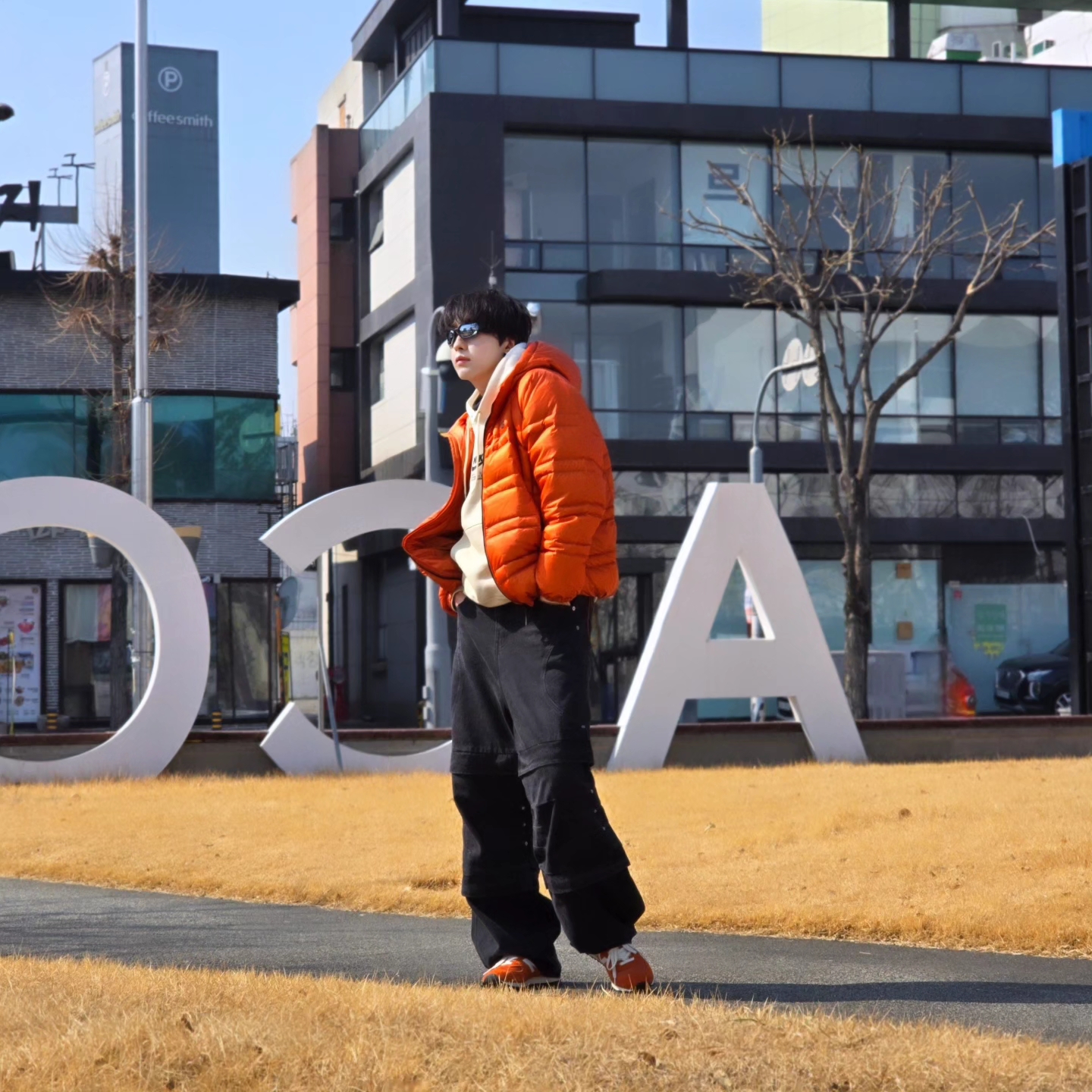Nike Club Fleece Pullover Hoodie Light Khaki, New Balance Flying 77 Superlight Hooded Goose Down Jacket Orange 착용 스타일 - 1