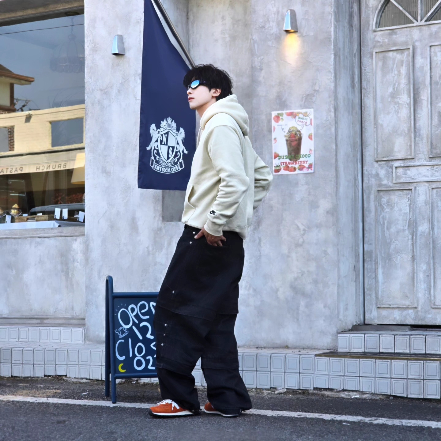 Nike Club Fleece Pullover Hoodie Light Khaki, Flavorism Double Layered Wide Denim Pants Black 착용 스타일 - 1