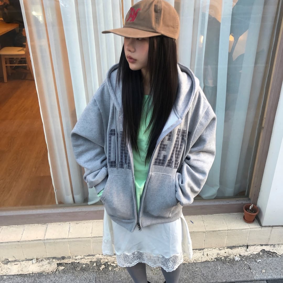 SLOW RECORD HOUSE Moment Zip-Up Hoodie Check 착용 스타일 - 4