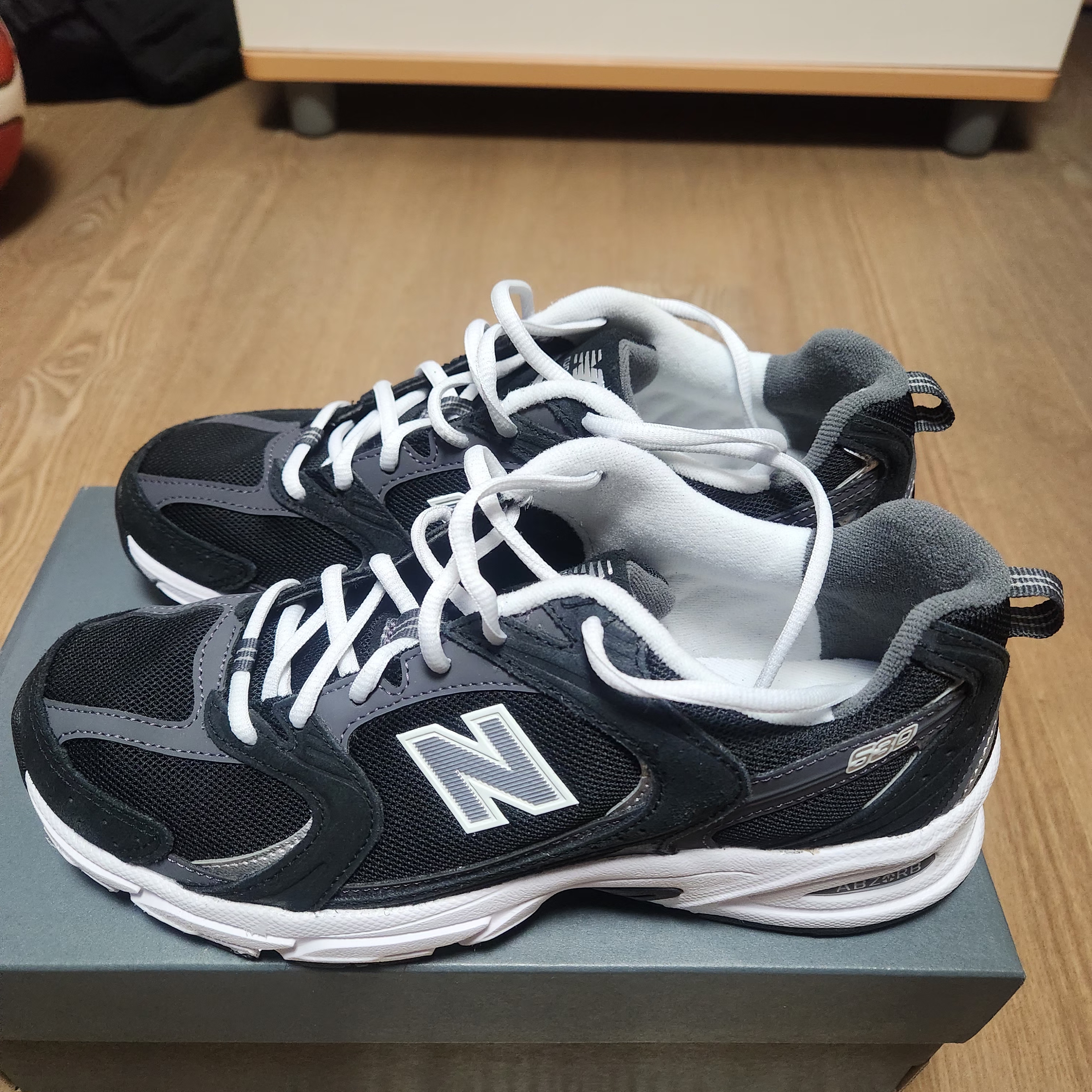 New Balance 530 Classic Black 착용 스타일