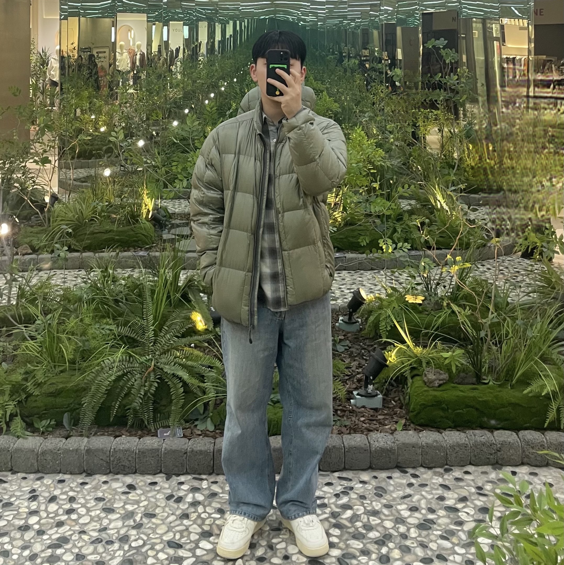 Thisisneverthat Pertex Light Down Jacket Dark Sage, Nike Air Force 1 '07 LV8 Timeless Classic 착용 스타일