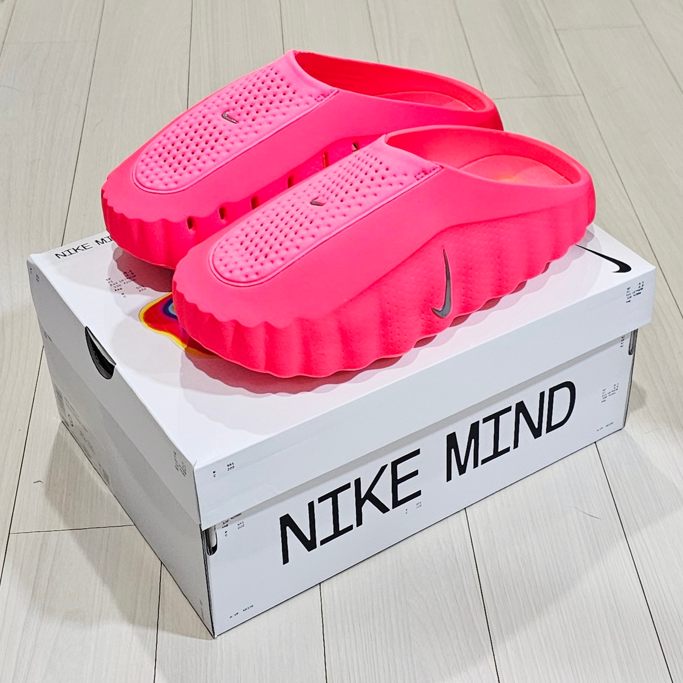 Nike Mind 001 Solar Red Chrome 착용 스타일