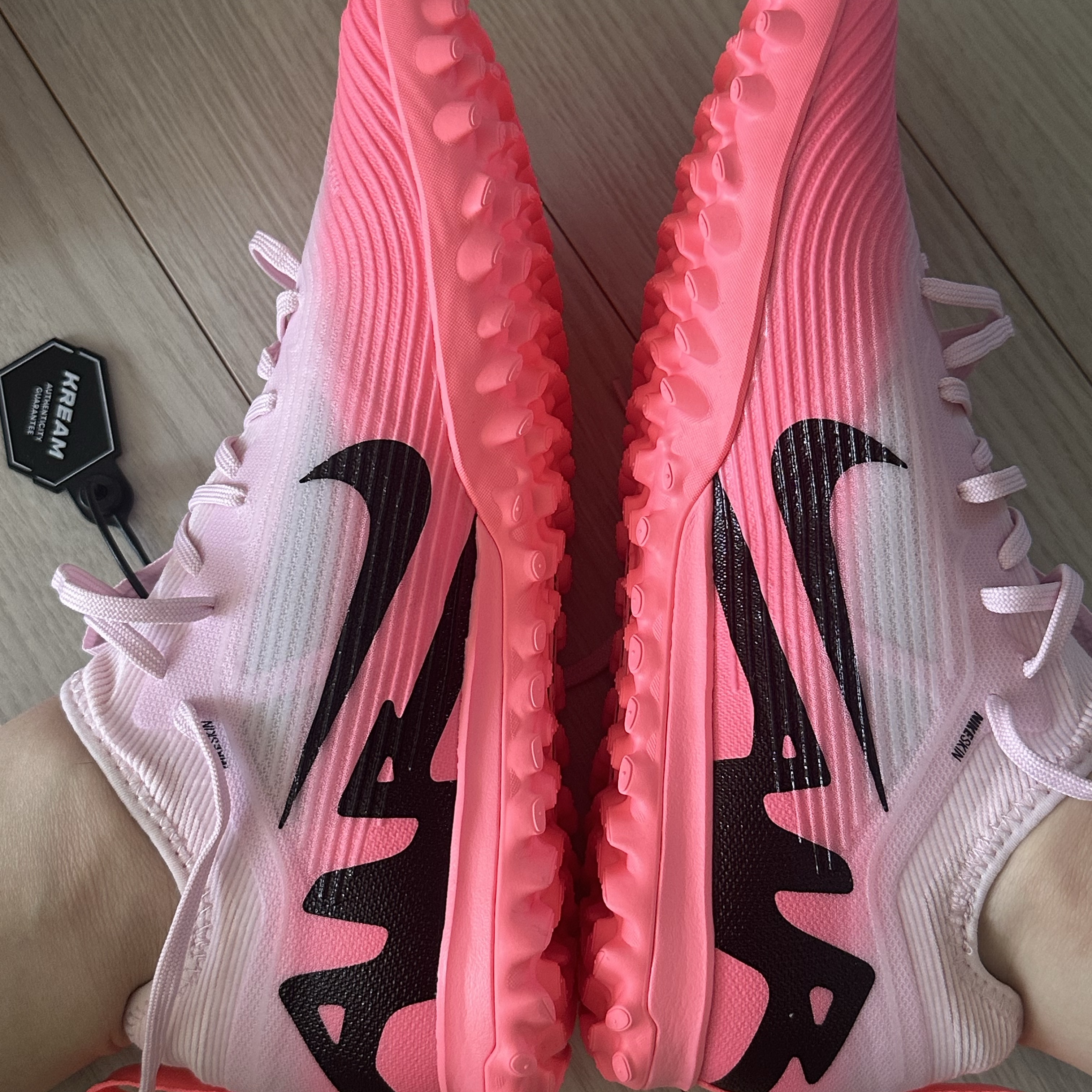 Nike Zoom Mercurial Vapor 15 Pro TF Pink Foam Black 착용 스타일