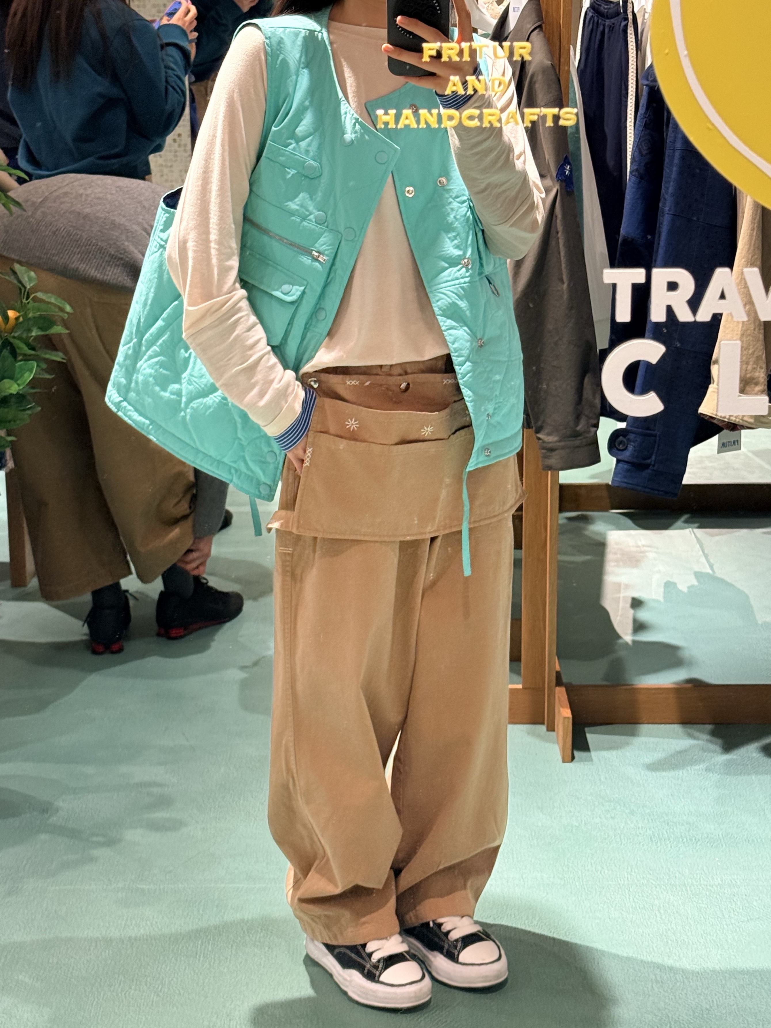 FRITUR Garden Pocket Vest Mint, FRITUR Slim Layered T-shirt Beige 착용 스타일 - 2